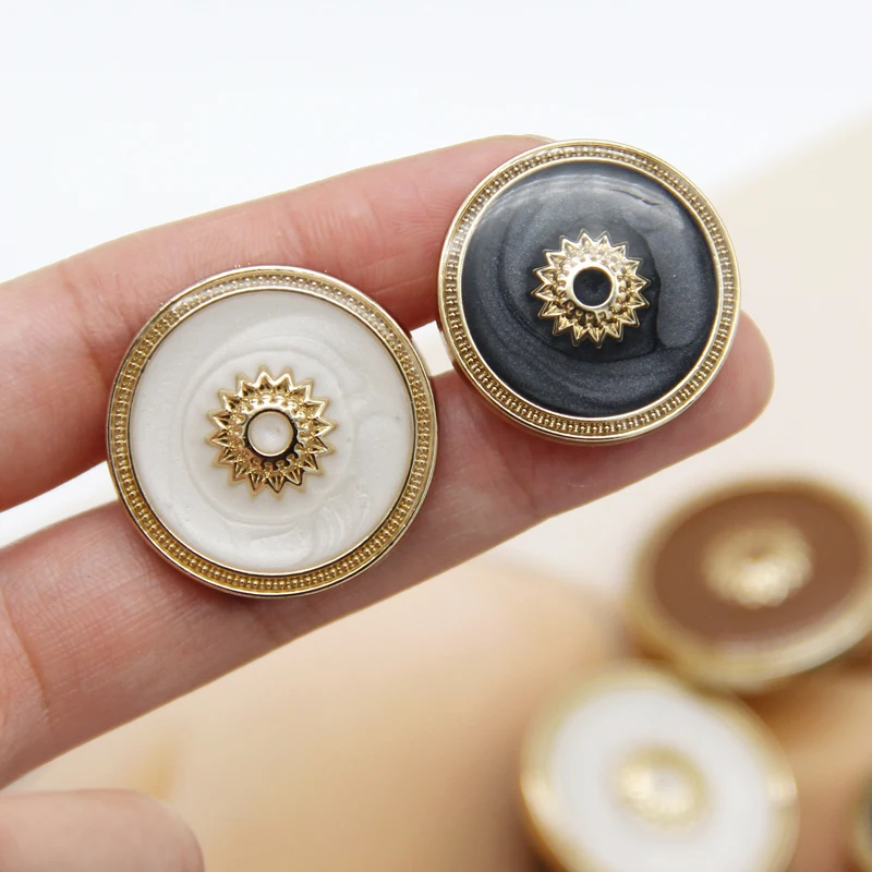 HENGC Retro Sun Flower Gold Metal Decorative Buttons For Clothing Vintage Coat Sweaters Jacket Sewing DIY Accessories Wholesale