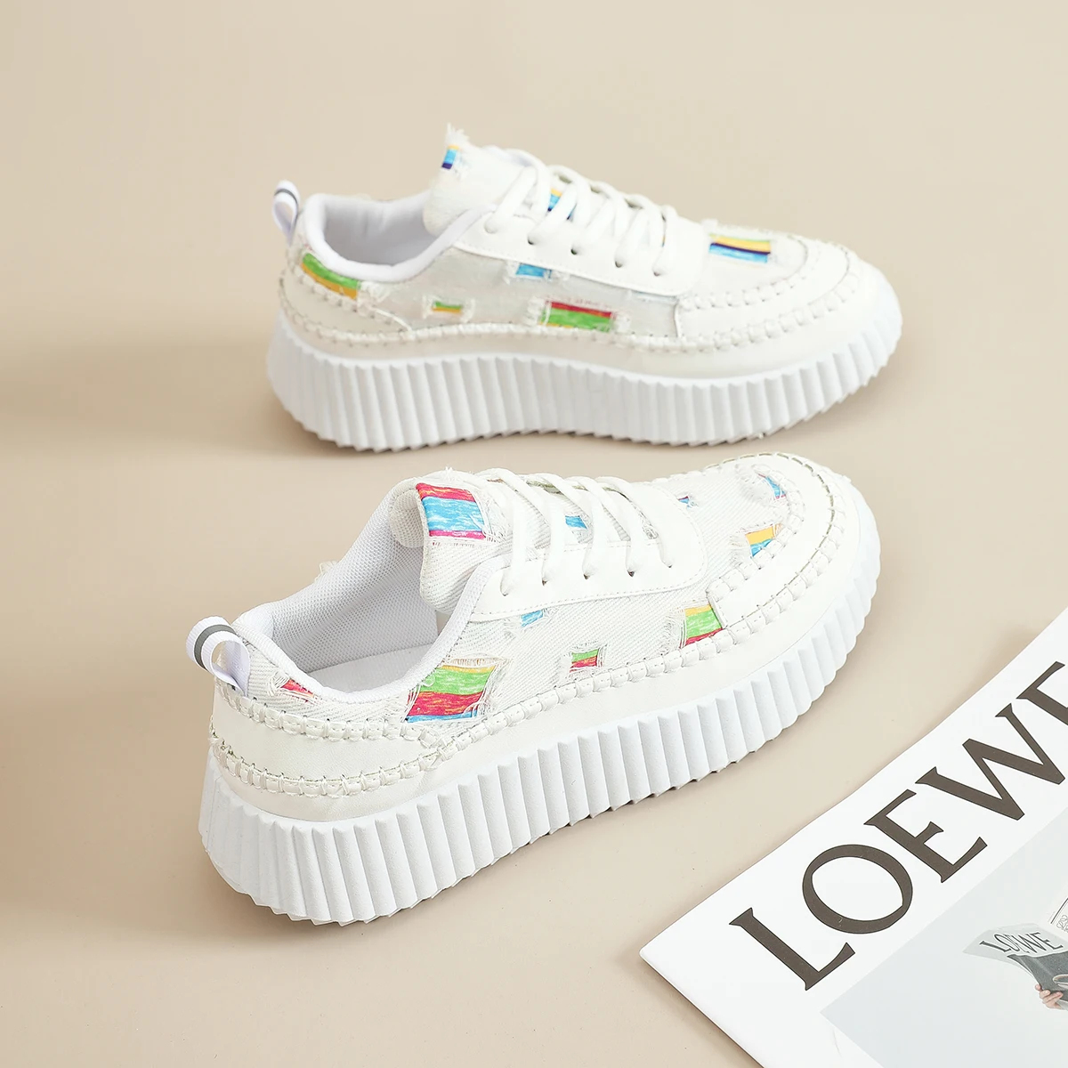 Casual fashion canvas small white shoes simple everything increase soft sole wedge thick sole 2024 new printed sports shoes