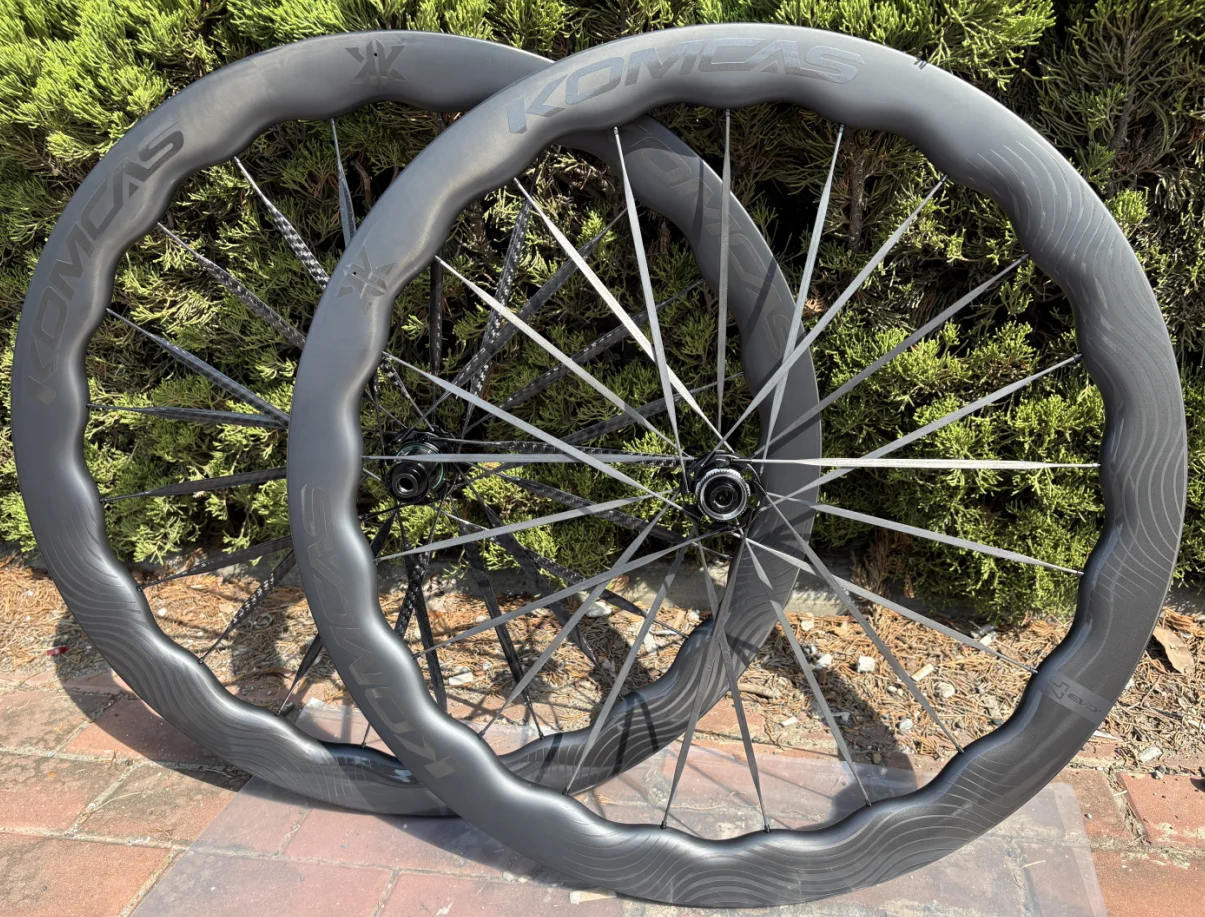 

Komcas Carbon Disc Brake wave Wheelset road Wheels 52/62mm 36T ratchet ceramic hubs 10mm wide spoks 700c weight 1380g