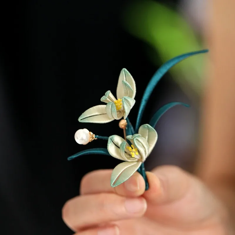 

Chinese Style Wrapped Orchid Flower Brooch for Women 2025 New Autumn Winter Coat Cheongsam Decorative Pin Elegant Vintage Gift
