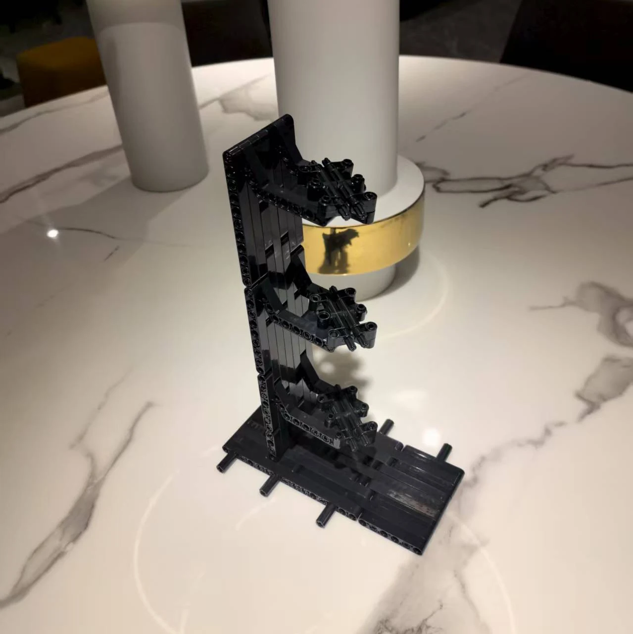 MOC DIY Rennwagen-Ständer Ausstellungsständer Bausteine Zusammengebautes Modell Ornamente Spielzeugbaustein Kompatibel mit Grundplatte 3385 65634 – Detail 9