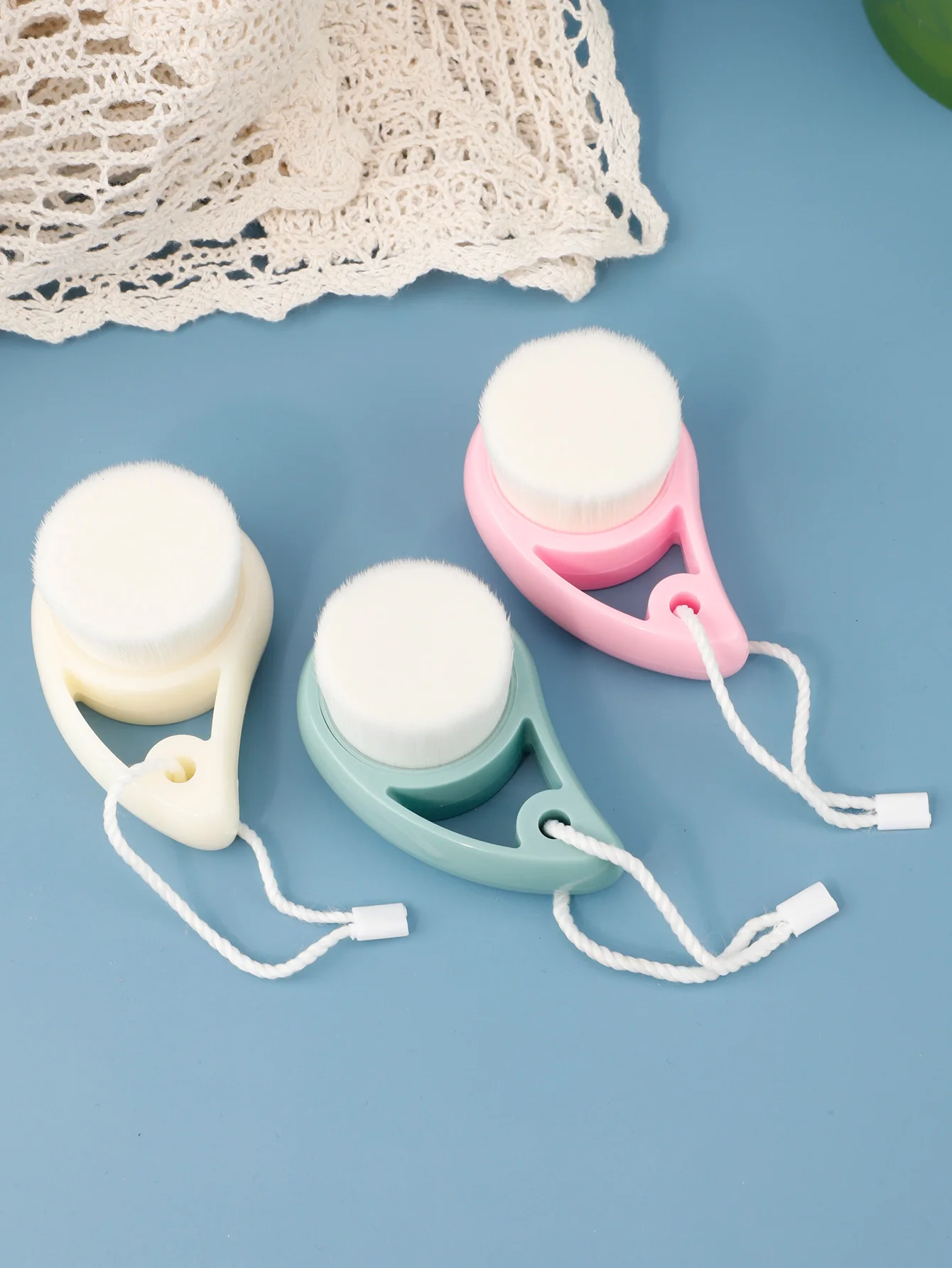 مجموعة فرش تنظيف بحجم مناسب للسفر 1/3 قطعة، فرشاة تنظيف مقشرة ناعمة ولطيفة، سهلة الاستخدام للبشرة الحساسة