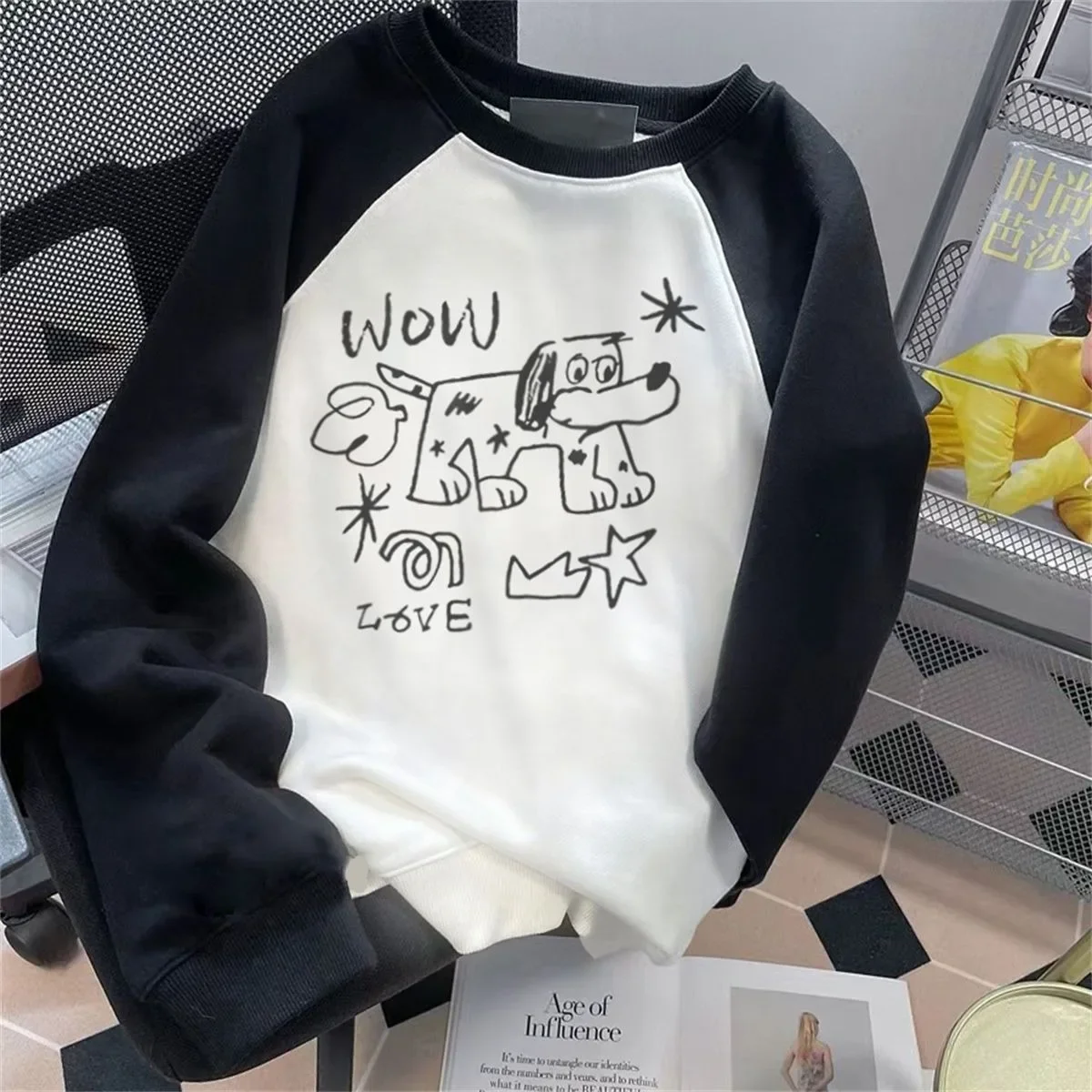 Korean Cartoon Graffiti Dog Pure Cotton Round Neck Sweater for Men and Women INS Autumn Top New Contrast Raglan Couple Clothing