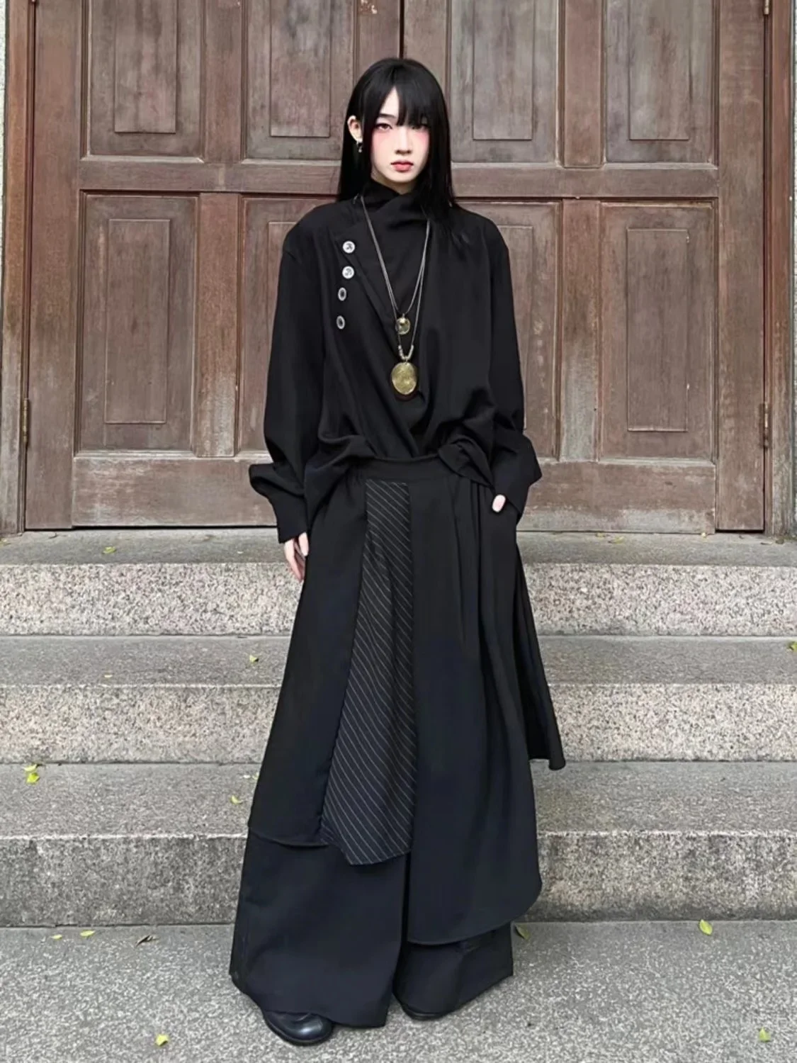 السراويل زي القوطية الظلام سلسلة المتخصصة أزياء الفتيان الفتيات الملابس 2025 جديد النمط الصيني بدلة سوداء الرجال وهمية قطعتين تنورة