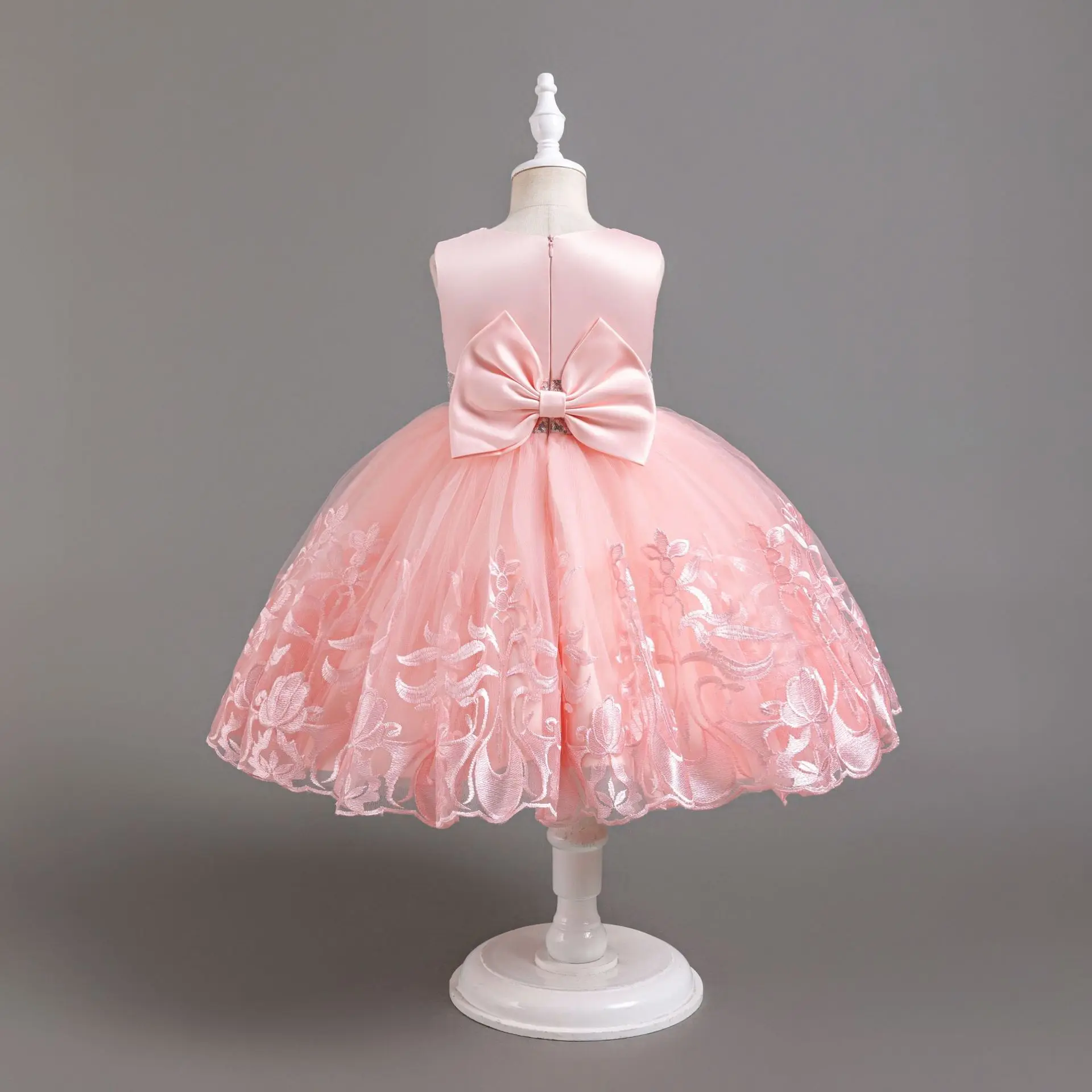 HETISO Girls Party Dress with Embroidered Flower Design And Silver Sequined Belt Elegant Children's Gown for Ages 4-10 Ideal Chr