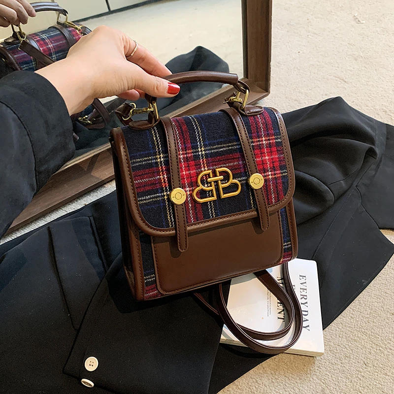 

Light Luxury Crossbody Bag Featuring French Elegance, High-End Quality And Versatile Design For Popular Women's Occasions.