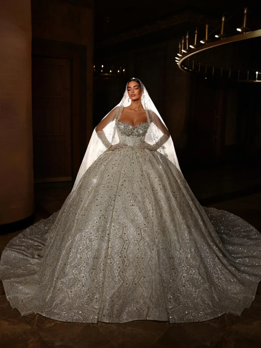 Attractive Luxurious Crystal Wedding Dress Charming Sweetheart Neck Bridal Gown New Customized Ball Gown Dresses For Bride