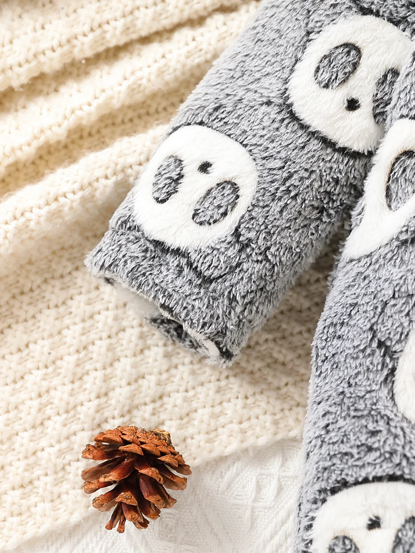 Baby-Jungen-Overall mit Cartoon-Aufdruck, Reißverschluss und Kapuze, langärmelig, modischer, süßer Strampleranzug mit langen Beinen für den Winter – Detail 7