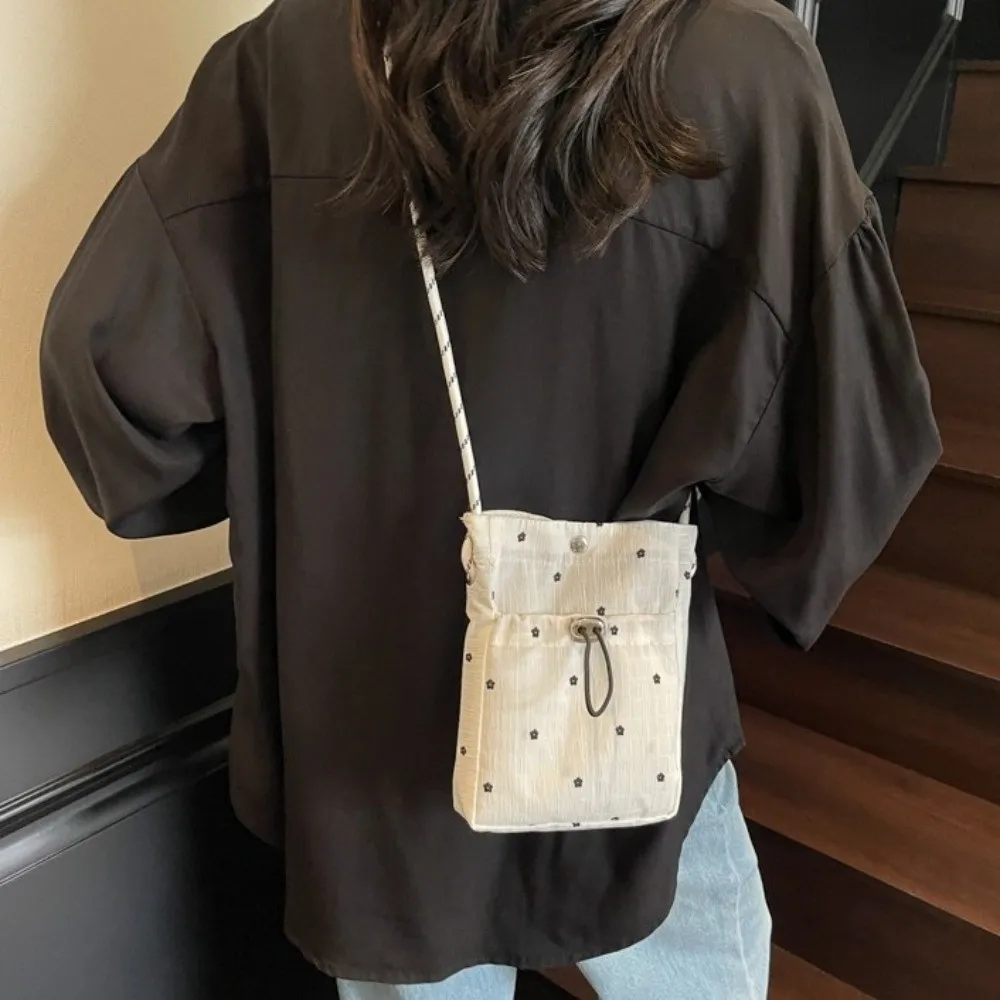 Sweet Pleated Cloud Crossbody Bag Flower Printed Summer Version Phone Shoulder Bag Lightweight Korean Style Folded Slant Bag