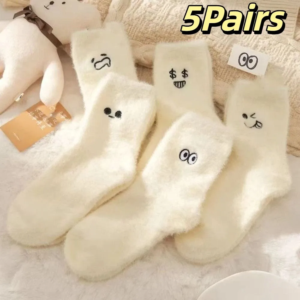 5 pares de calcetines bonitos bordados de piel de visón calcetines dulces de dibujos animados para dormir calcetines de mujer calcetines de felpa suaves para niñas
