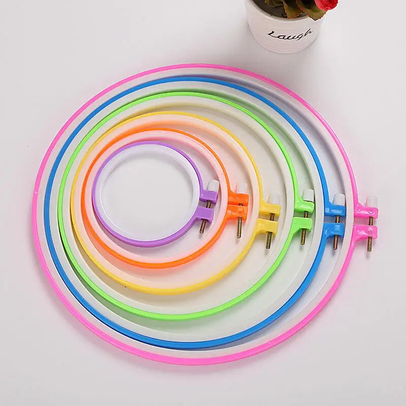 1 Stück Plastik-Stickrahmen-Set für Stickerei und Kreuzstich, Verstellbare Stickringe und Rahmen, Nähwerkzeuge 9,5cm-32cm – Detail 6