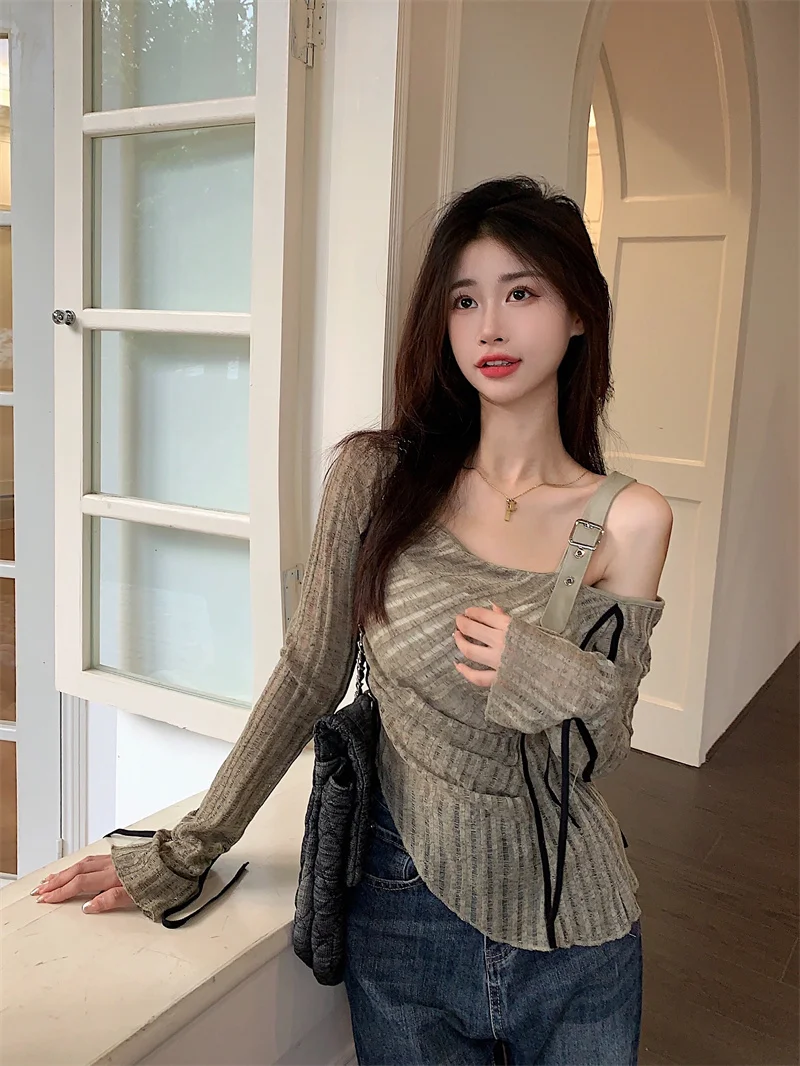 2024 Spring New Design Versatile High end Fashion Tassel Long sleeved Inner Top Slim Fit Bottom Outer Knitted Women's Clothing