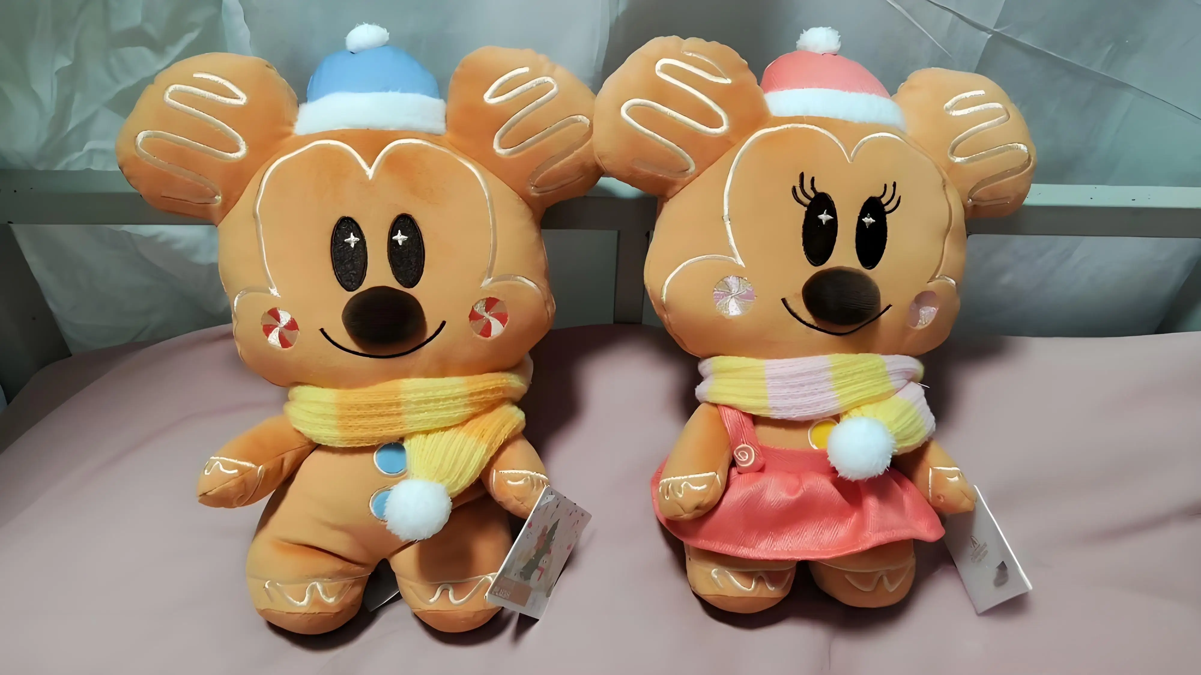 

Shanghai Disneyland Christmas Goofy Winnie the Gingerbread Man Mickey Minnie Plush Doll Festival Gift for Friends