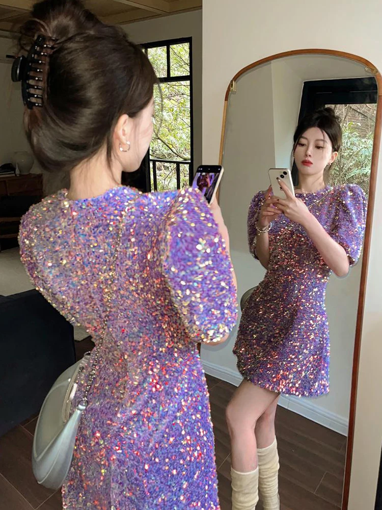 فستان قصير نسائي مزين بالترتر برقبة دائرية وأكمام منفوخة ، فستان مثير ضيق ، ملاصق للجسم أنيق