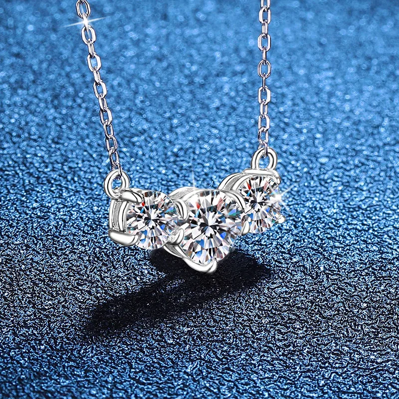 European and American D-color Moissanite Necklace Platinum PT95018k Gold Pendant Collarbone Chain Three Princess Smile Necklace