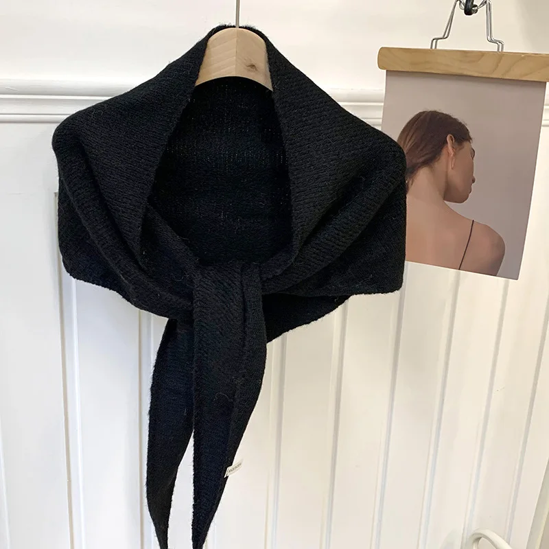 Fashionable Knitted Winter Wrap for Women with Decorative Elements Stylish and Versatile Triangle Scarf for Autumn and Winter