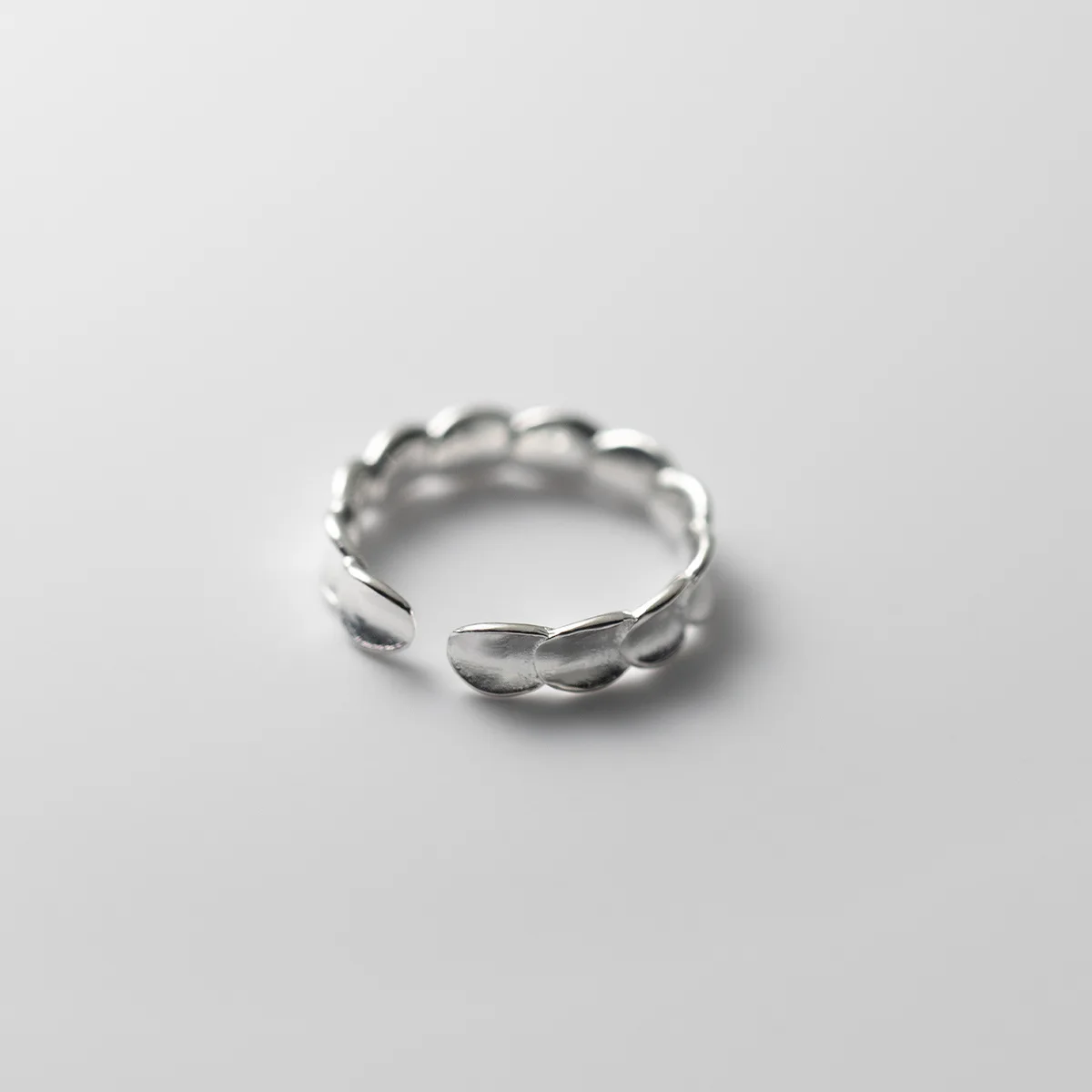 S925 Silver geometric fish scale ring simple temperament smooth round wafer small fresh tail ring