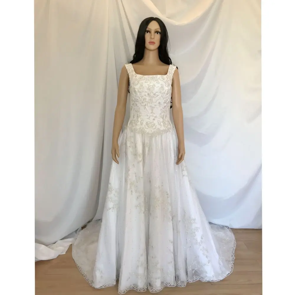 Instock Now Stock Cleanrance Aline Gold Lace embroidery Wedding Dresses Size 12 elegant  vintage bridal gown