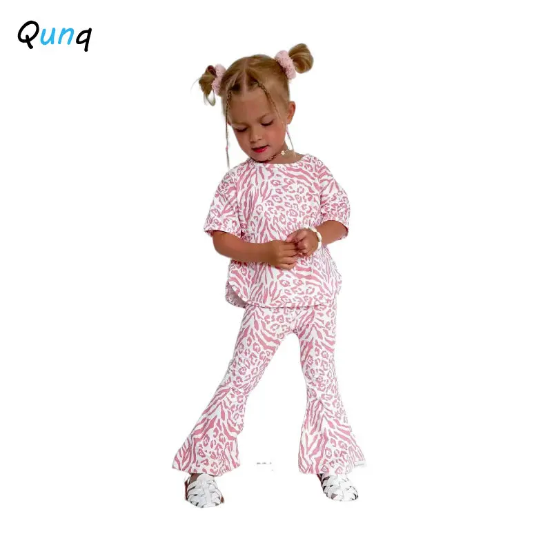 Qunq 2023 estate INS nuove ragazze bella stampa maglia manica corta Top + Bell Bottoms 2 pezzi Set Casual Sport abbigliamento per bambini età 3T-8T