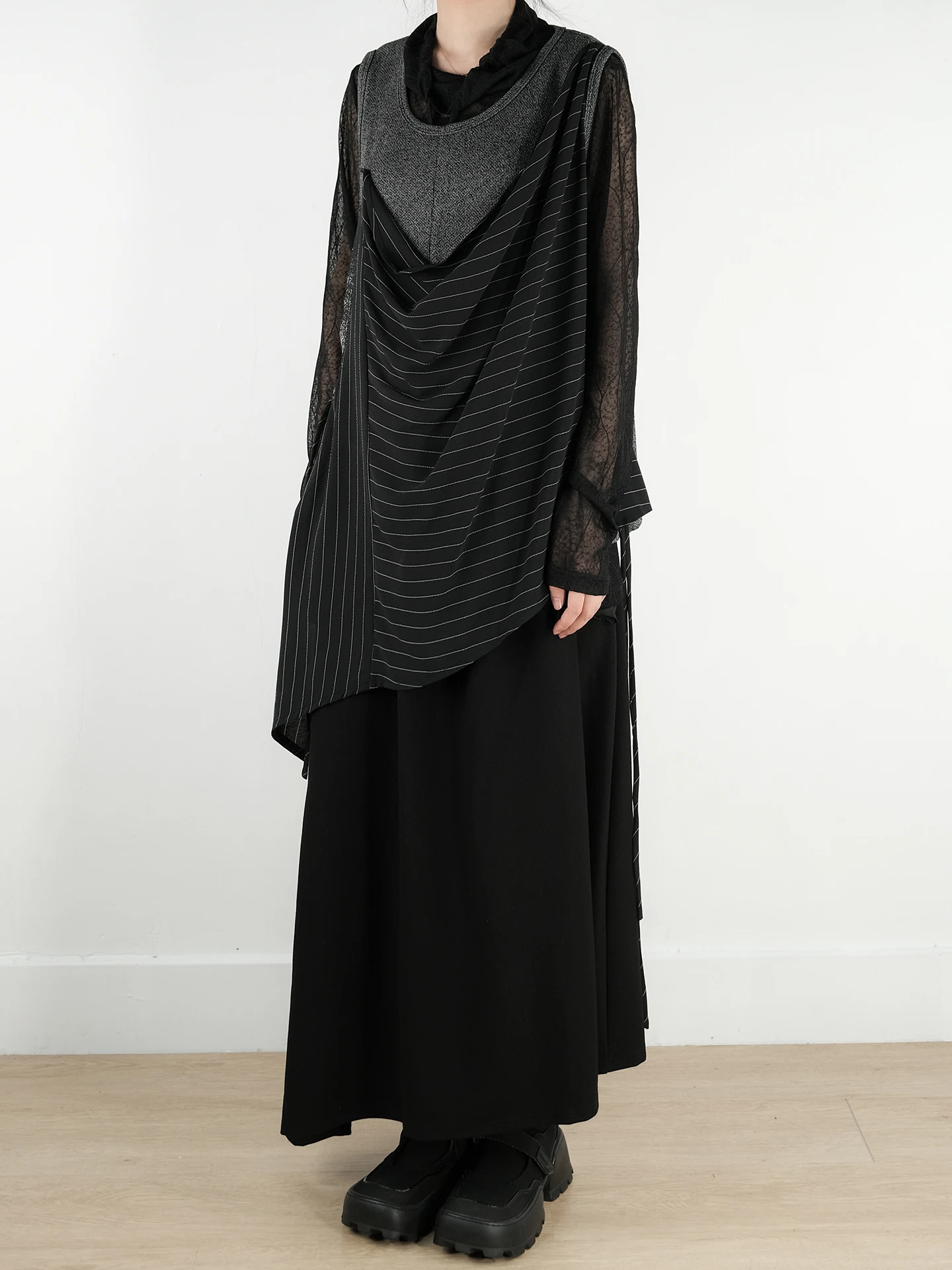 

Новинка! Женский жилет Swan 2025 года, осенняя коллекция, асимметричный, повседневный, свободного кроя, верхняя одежда, уникальный дизайн, Ciwalk Essential