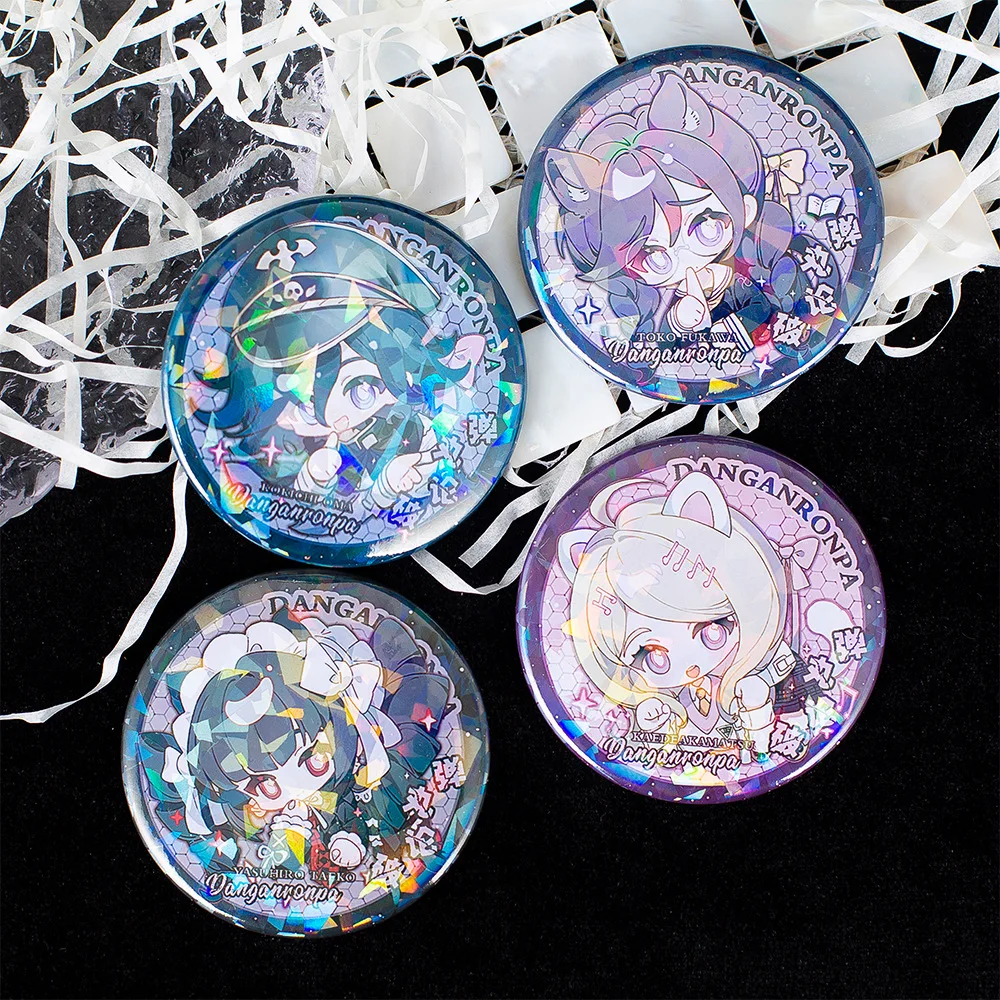 Juego Danganronpa versión Q figuras de Anime Yasuhiro Taeko Kokichi Oma insignia láser de Metal Saihara Shuichi lindo bolso decoración Pins juguete