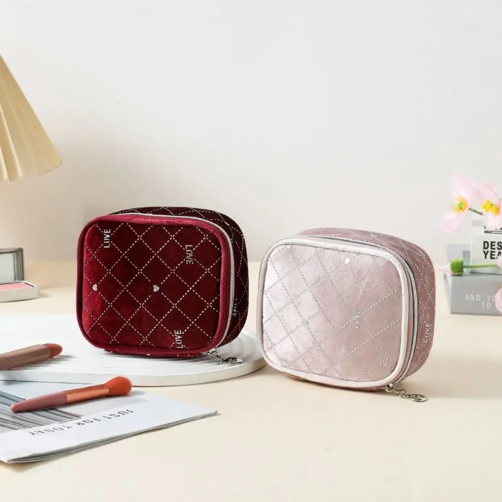 

Cute Velvet Makeup Bag Portable Compact Cute Square Cosmetic Bag Simple Lightweight Mini Makeup Bag Makeup Organizer