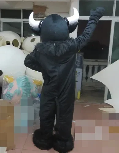 Kerstmis Zwart Kerbau Buffalo Bison Wild Ox Bull Vee Kalf Mascotte Kostuum Volwassen Karakter Tuin Fantasia Symbolische Ambassado