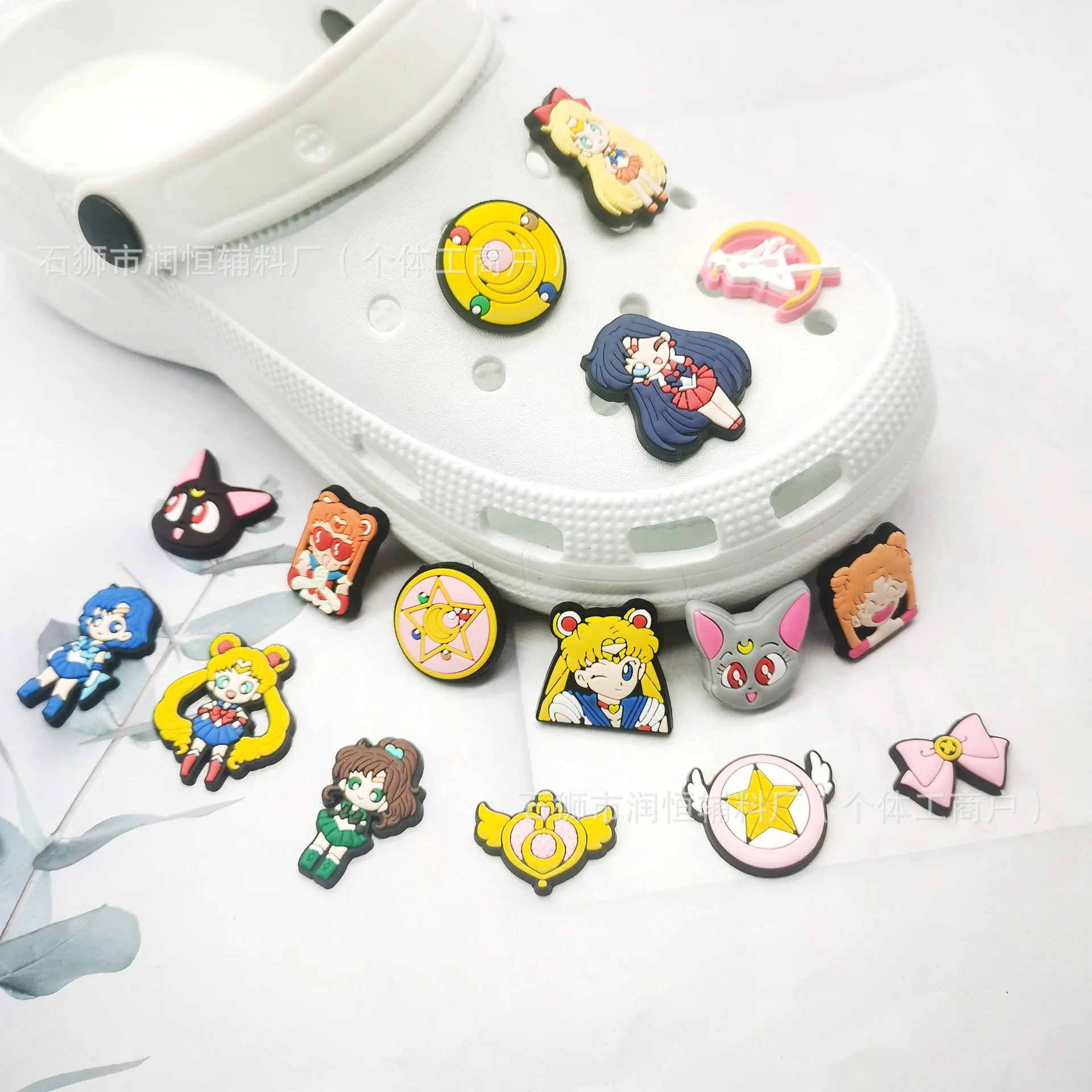 17-teiliges Set Cartoon Sailor Moon Serie Weiche PVC-Schuhcharms Deko-Ornament DIY Schuhschnallen-Zubehör für Garten-Clogs-Dekoration