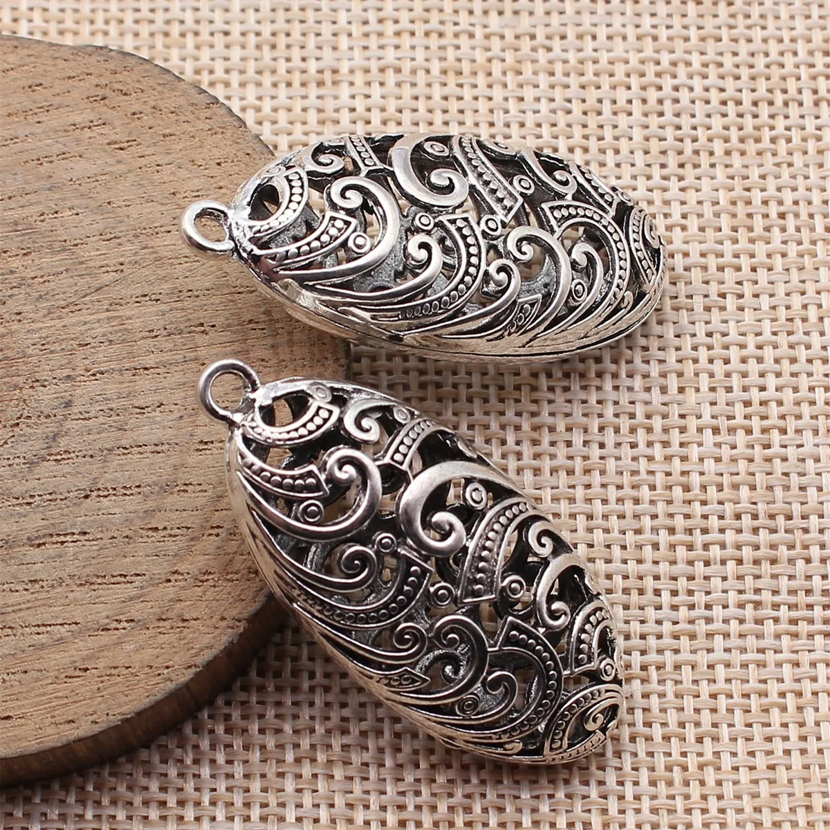 2pcs 45x20x13mm(1.77x0.79x0.51inch) Antique Silver Color Hollow Out Wavy Ellipsoid Pendants DIY Jewelry Making Accessories