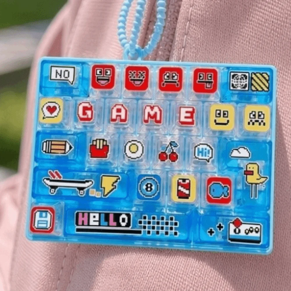Creative 26-Keycap Keychain Pixel Button Portable Design Fidget Gadget Cartoon Pattern Hand-play Pendant Sensory Charm Bag Charm