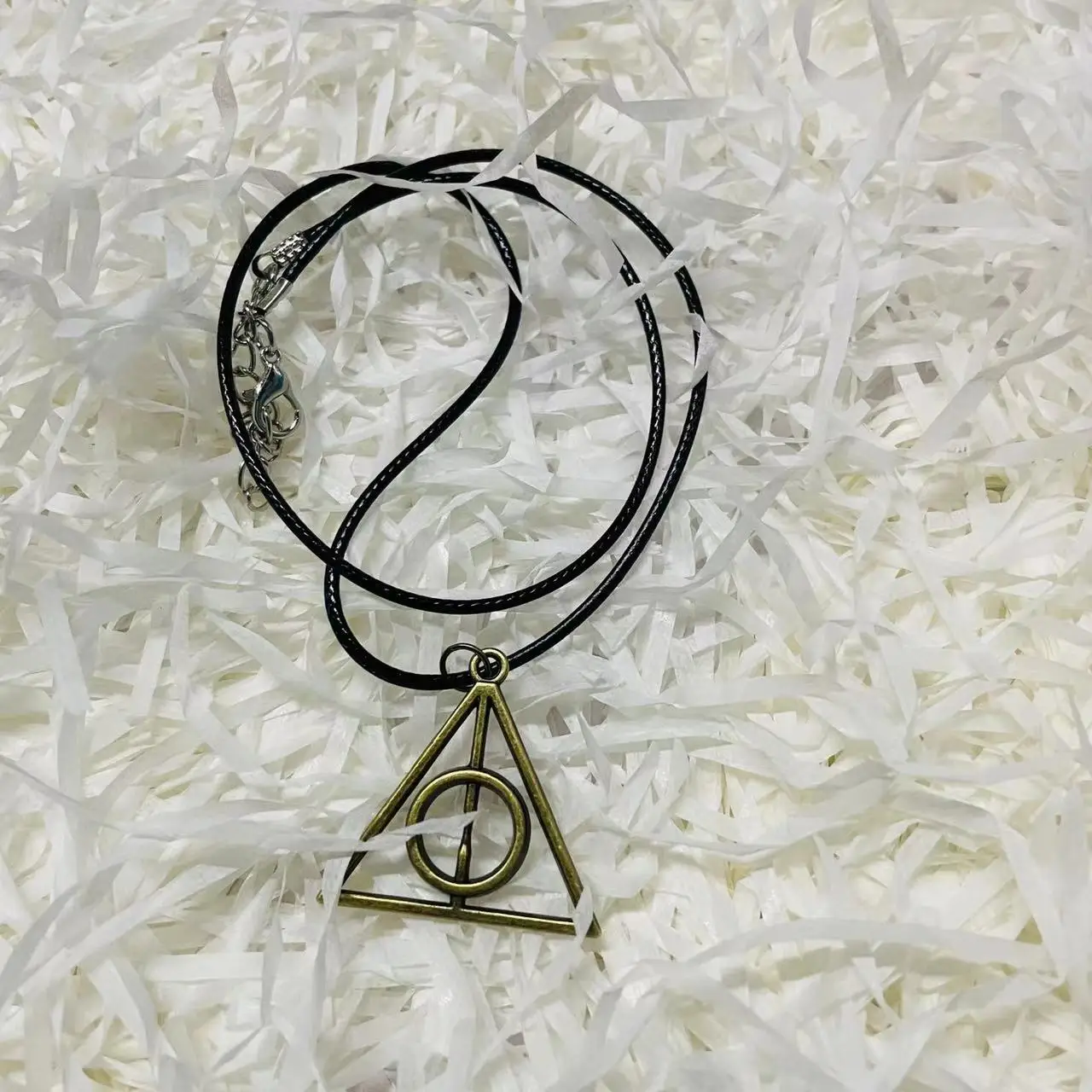 

Death Logo Necklace The Deathly Triangle Pendant Halloween Cos Easter Thanksgiving Christmas Gift Fans Collection 1Pce Neck Wear