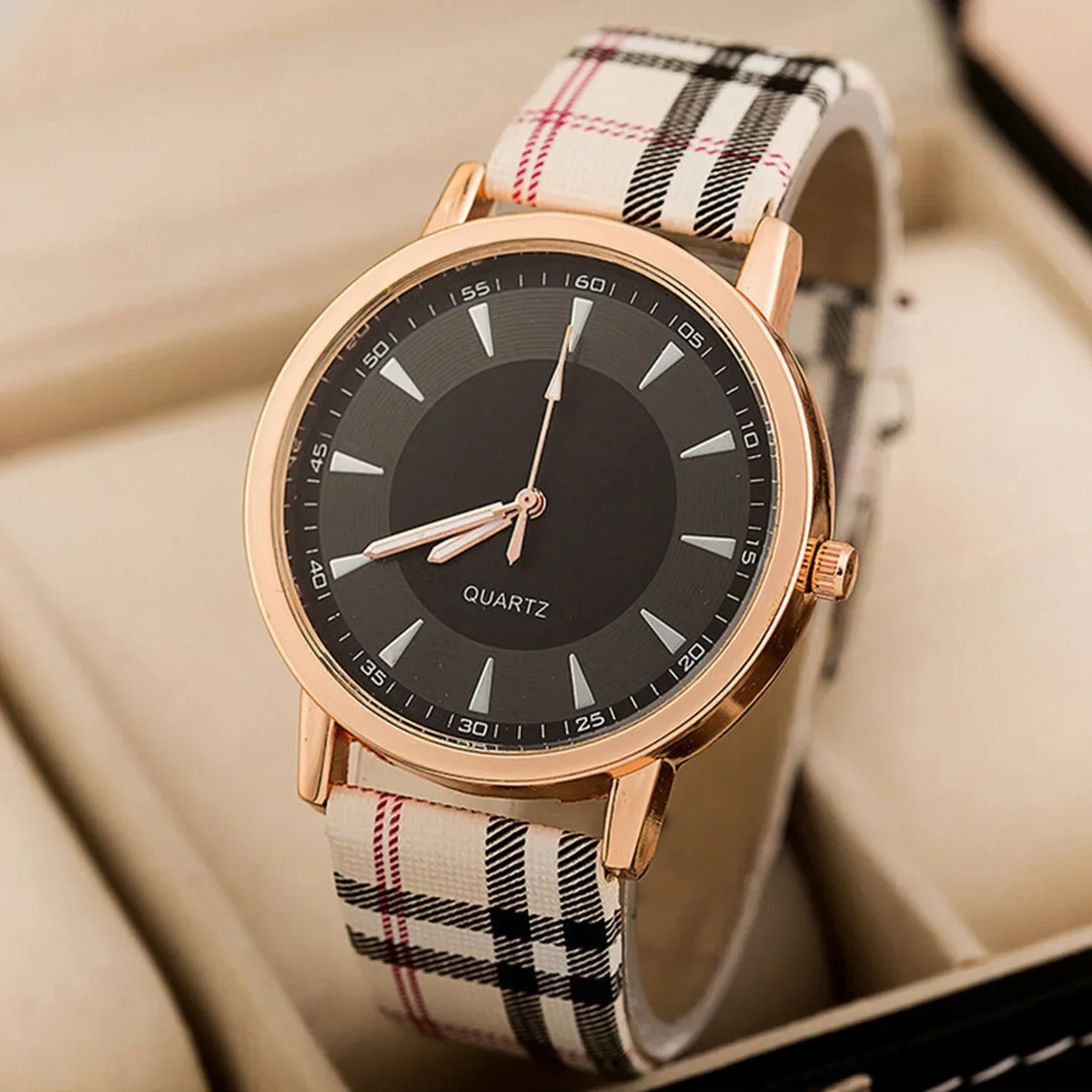 

Famous Brand Women Leather Strap Quartz Watch 2021 Ladies Fashion Elegant Wristwatch Female Casual Dress Clock Relogio Feminino