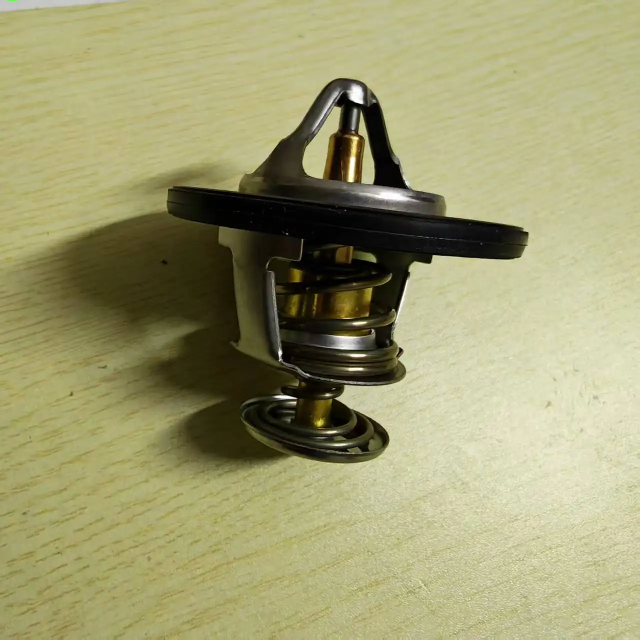 Car Thermostat For Mitsubishi Pajero Montero V93 V97 V98 K96 Triton L200 MD351861 1305A191