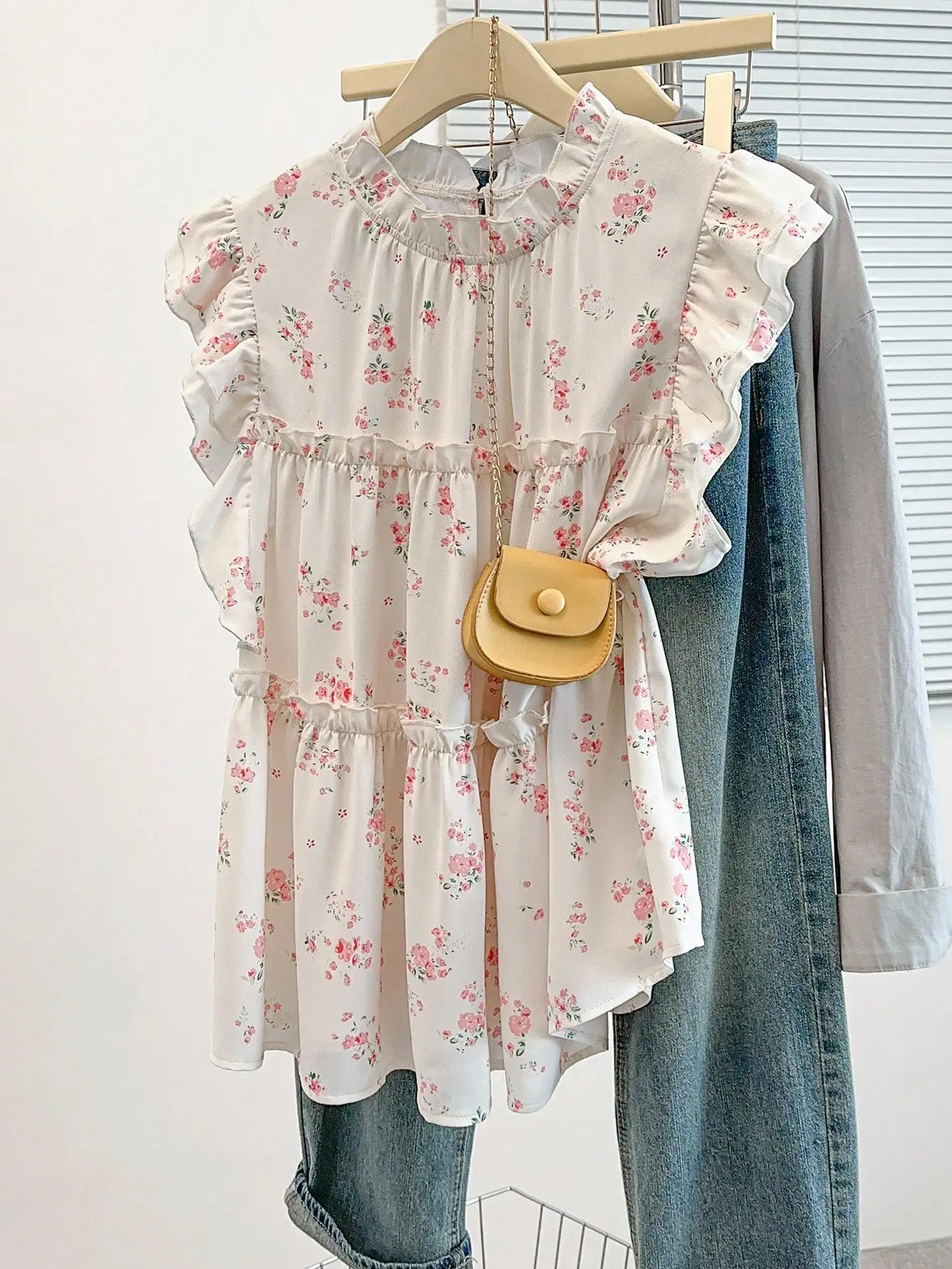 

Women's Ruffled Floral Sleeveless Blouse Casual Summer Top