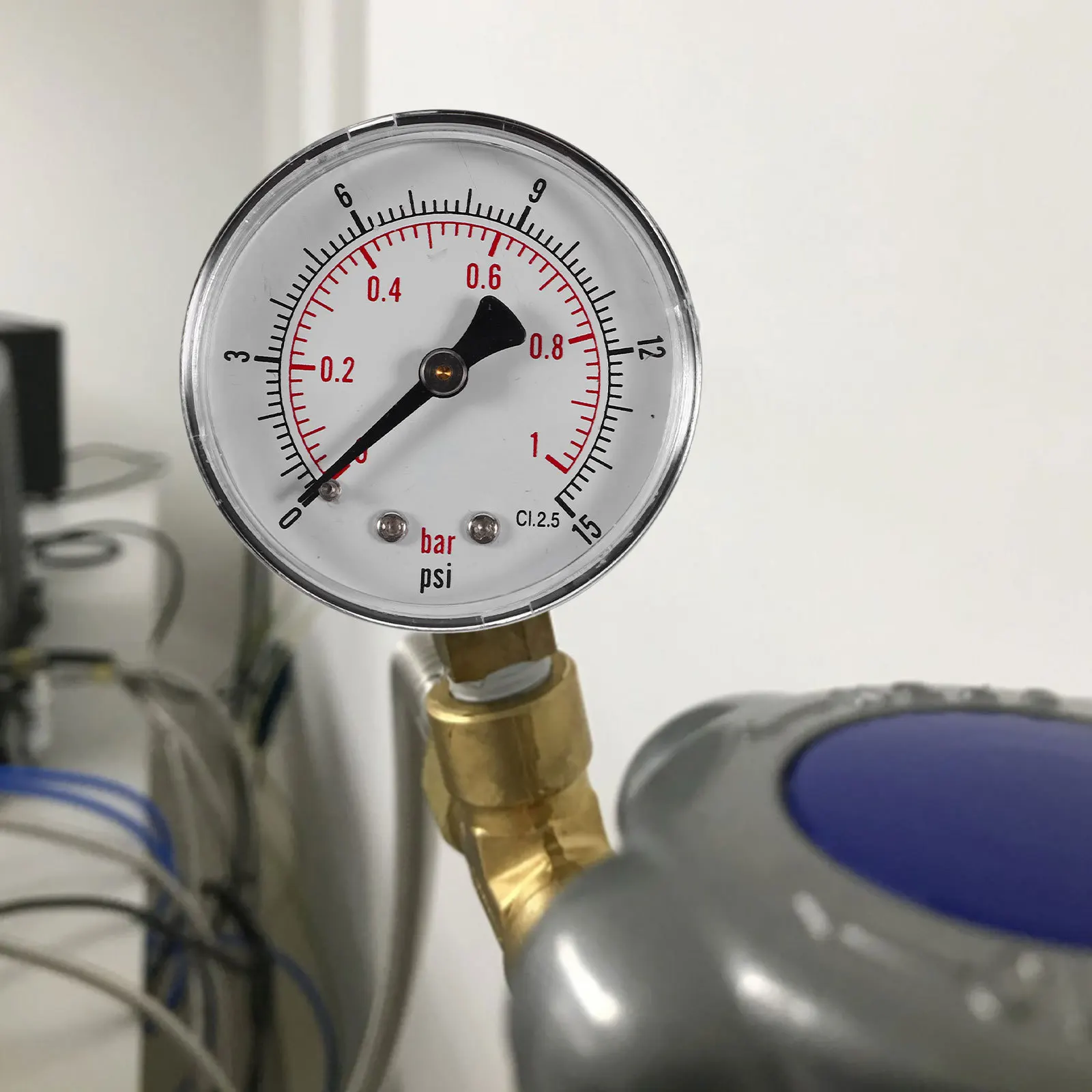 مقياس الضغط العالي Npt 0-15 Psi 0-1 Bar إطار فولاذي حجم صغير سهل القراءة مقياس الضغط المحمول