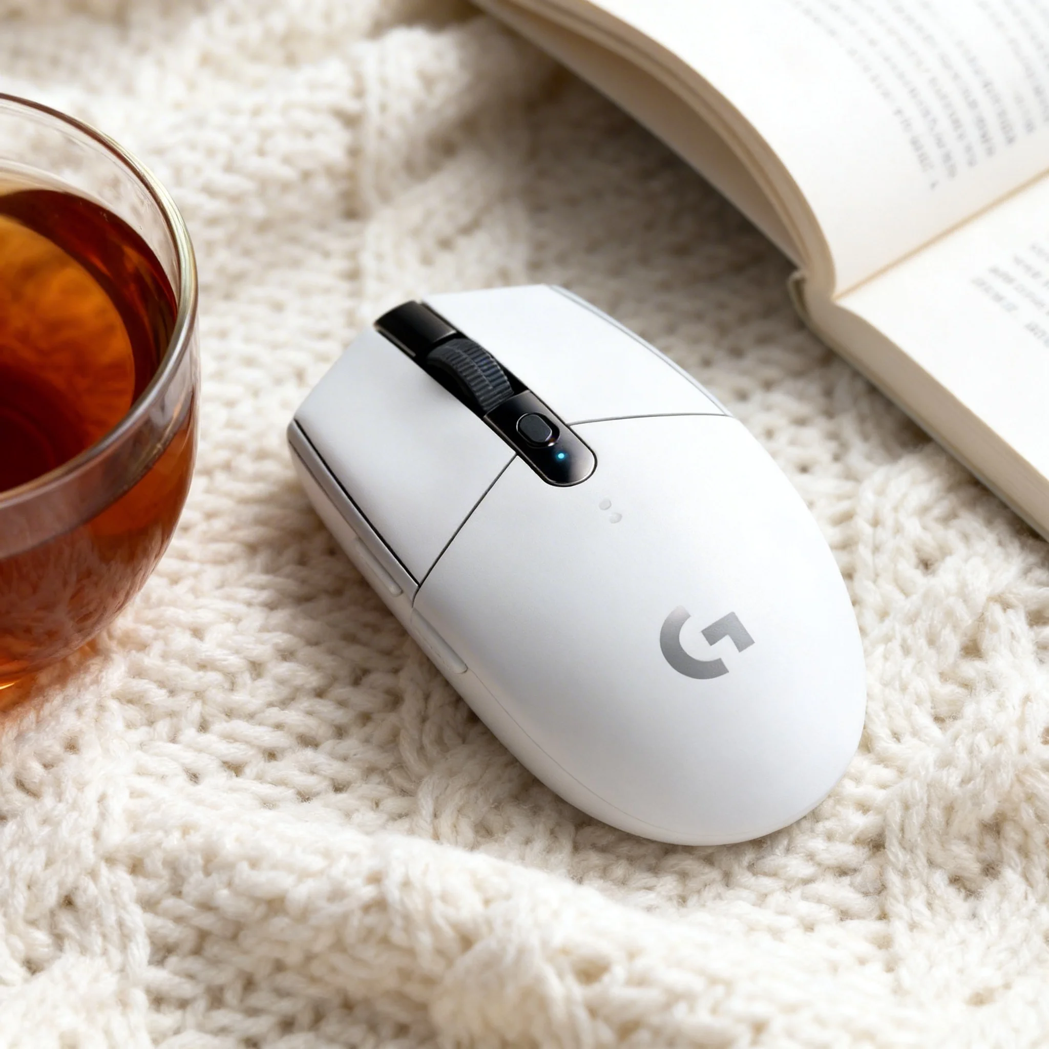 

Logitech G304 wireless gaming mouse: 12000 DPI high precision, 6 programmable buttons, lightweight and portable, long battery