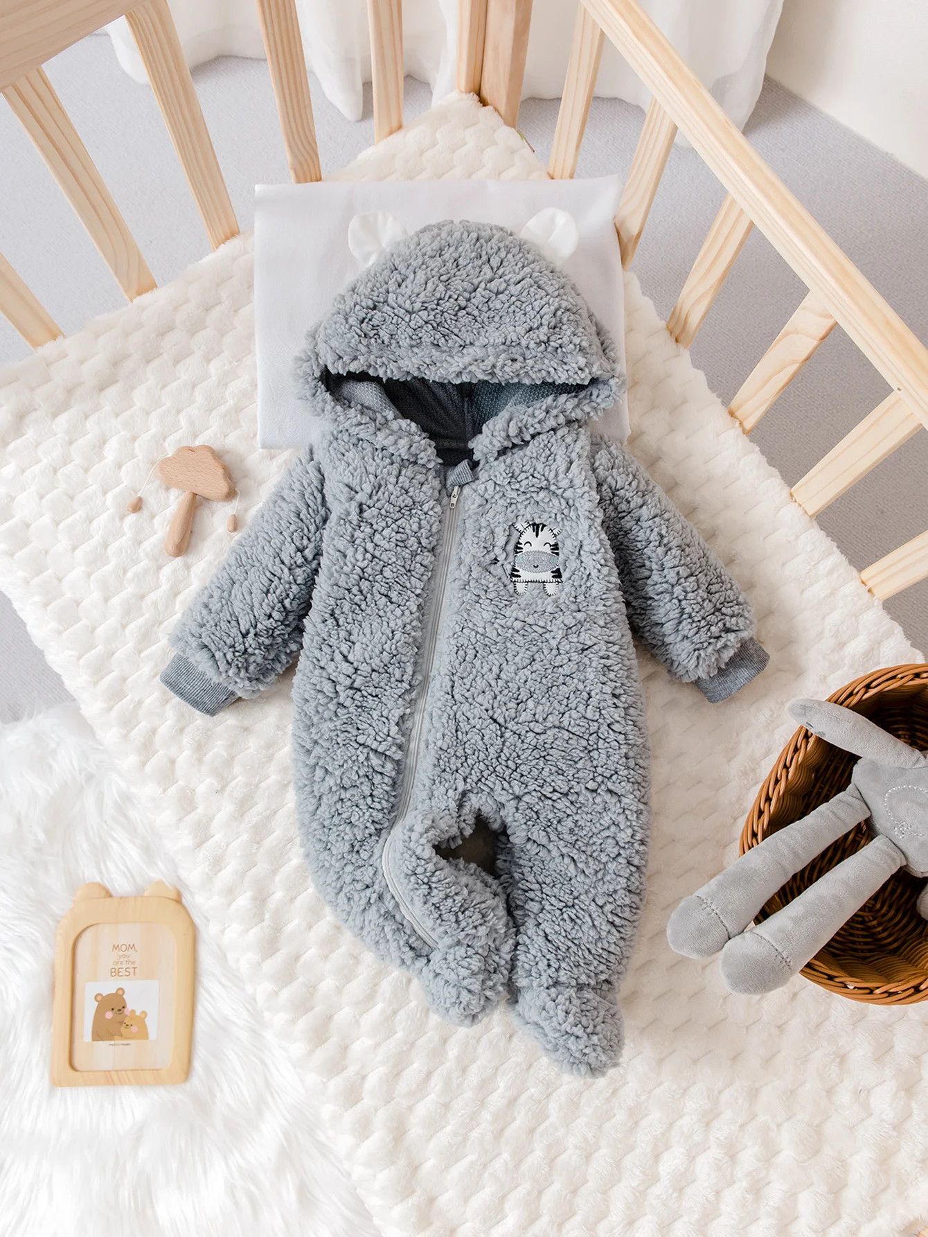 Traje de peluche para gatear para bebé, diseño de toro de dibujos animados, sensación envolvente suave y cálida similar a la nube, Otoño e Invierno