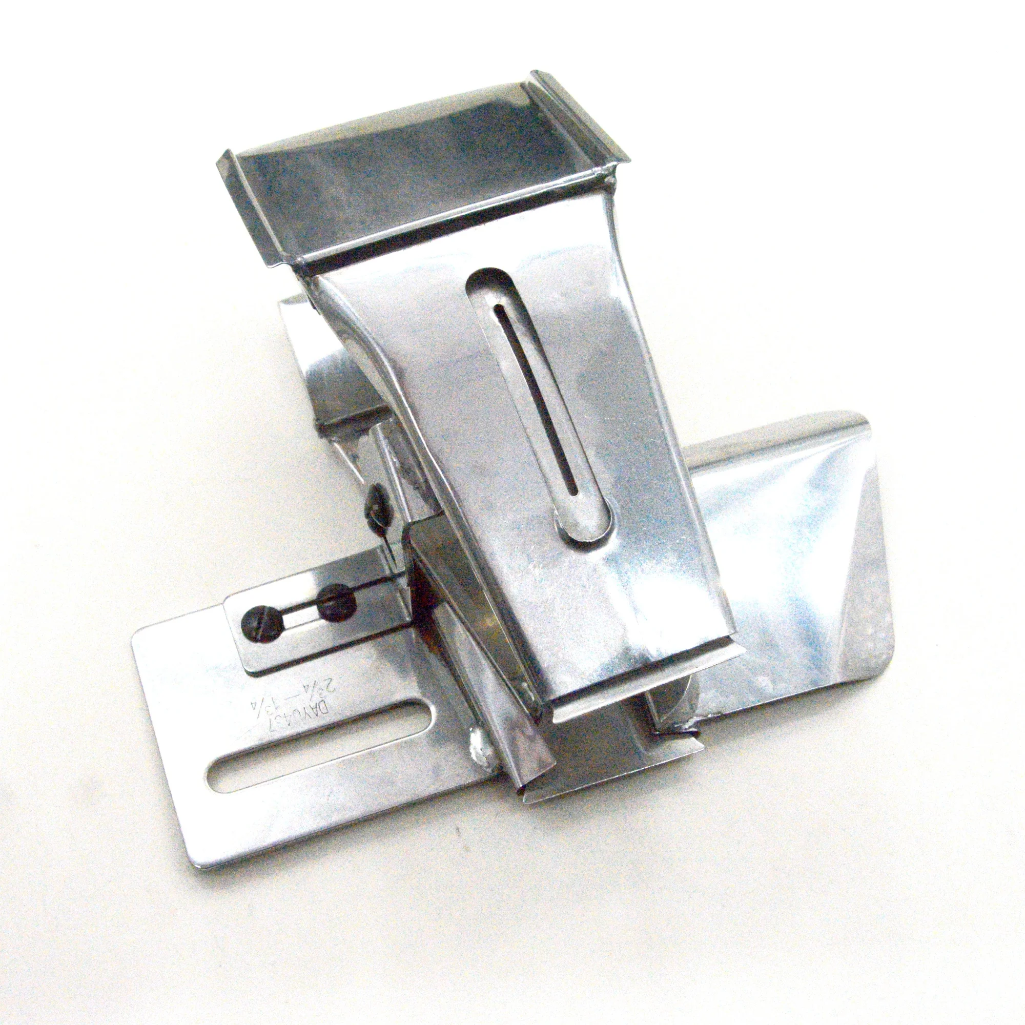 

DAYU 437 Two Pieces Waist Band Folder attach waist band for 2 or 4 Needle Waist Band Machine F307