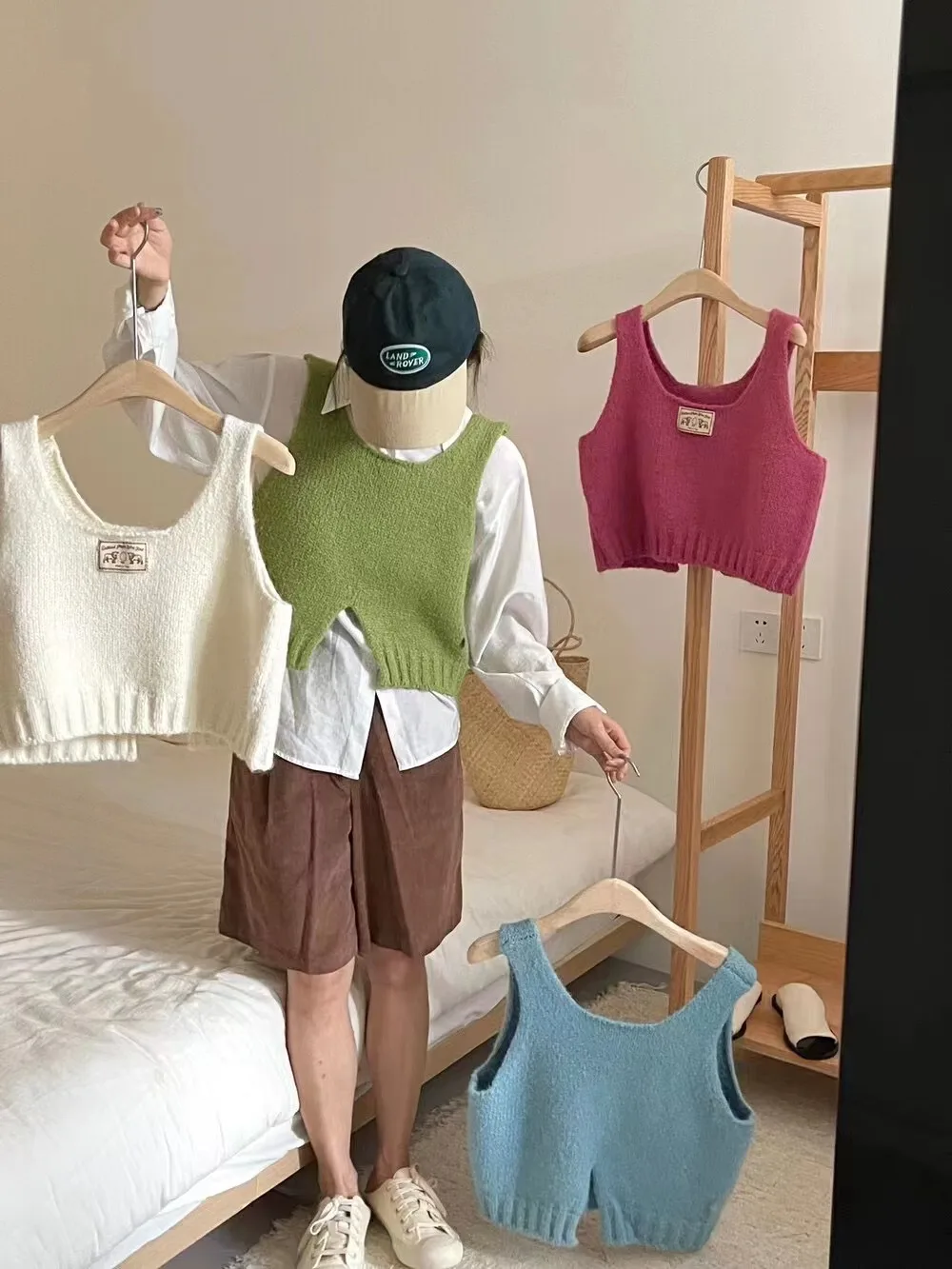 Short Sweater Vests Women Solid Slim Dopamine 4 Color Double Sided Knitted All-match U-neck Autumn Tops Female Ins Chic Design