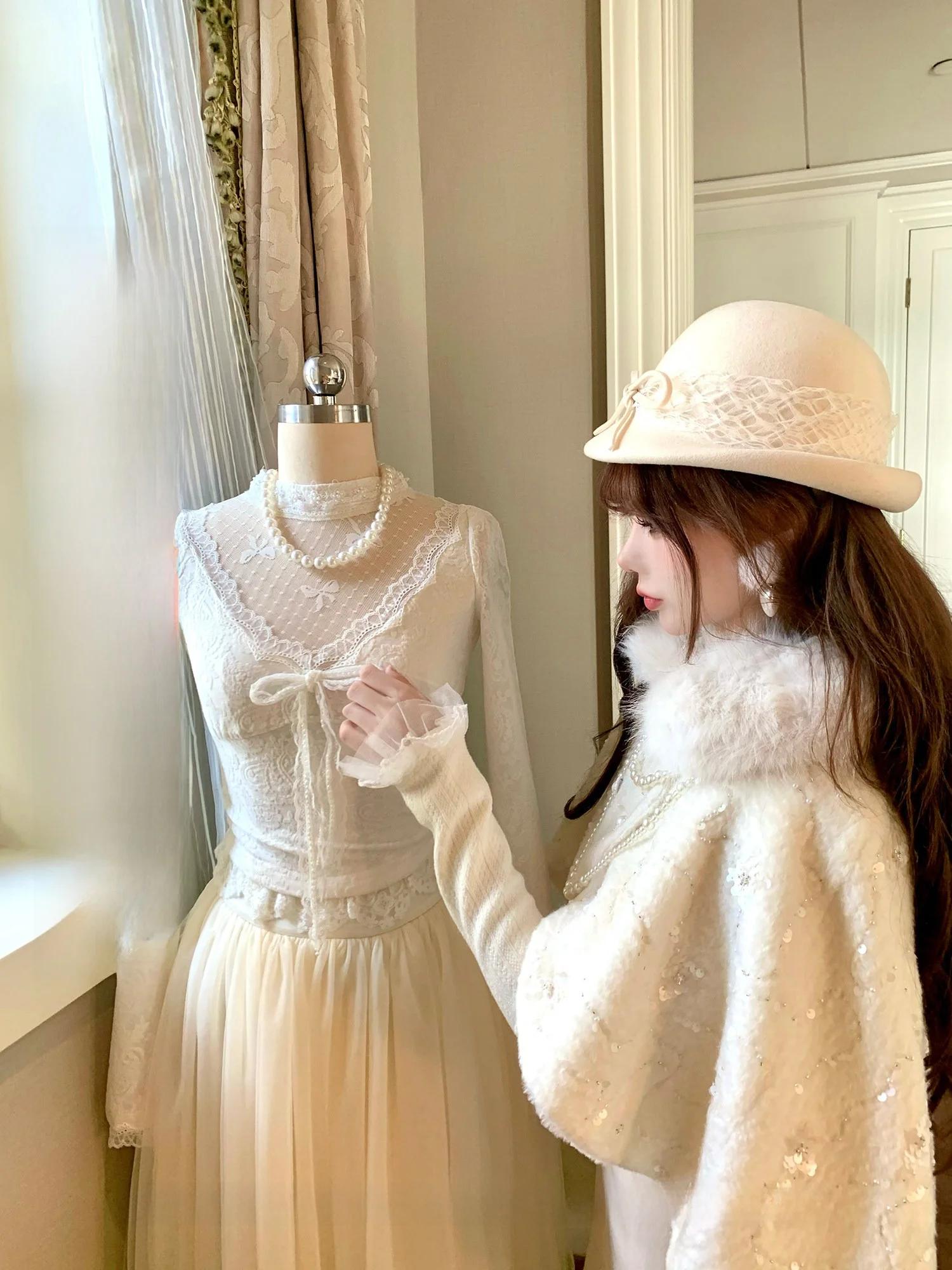 

Женская кружевная базовая футболка Sisi Jiang с высоким воротником, облегающая, с длинным рукавом, французский стиль, осенне-зимняя коллекция