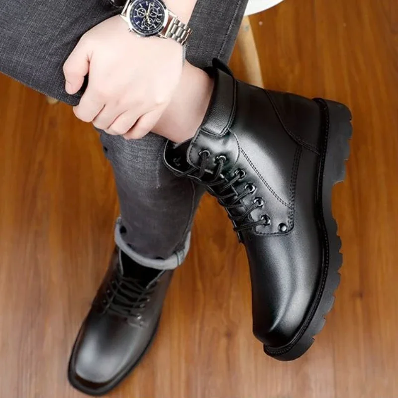 ​ أحذية رجالية شتوية من الجلد الطبيعي مبطنة بالصوف أحذية ثلج عالية الجودة من الصوف الدافئ مبطنة بالقطن وأربطة أحذية خارجية غير رسمية