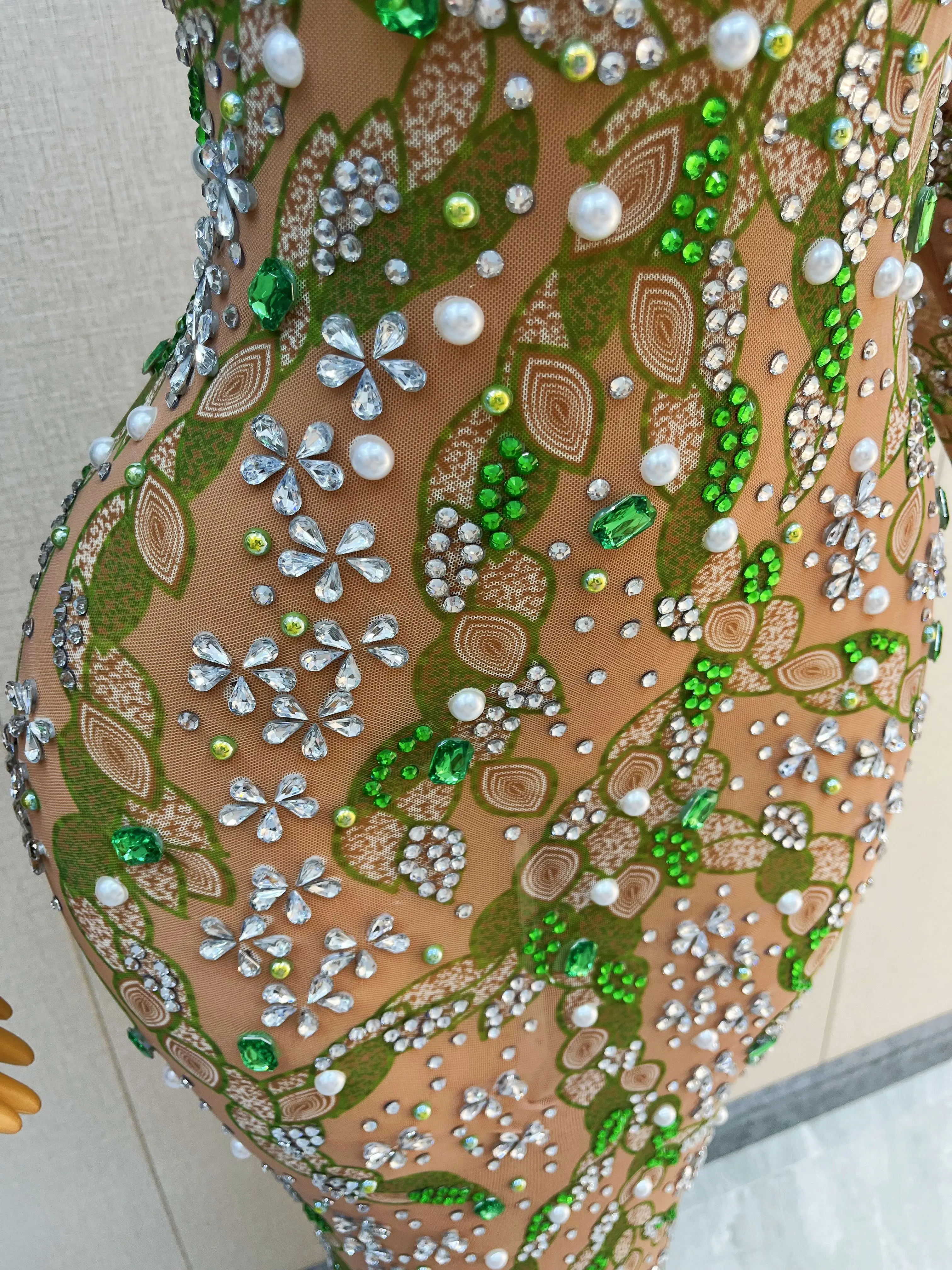 Strass verde transparente pérolas vestido, estiramento roupa, coleções de festa de baile, moda sexy, celebração do aniversário, primavera