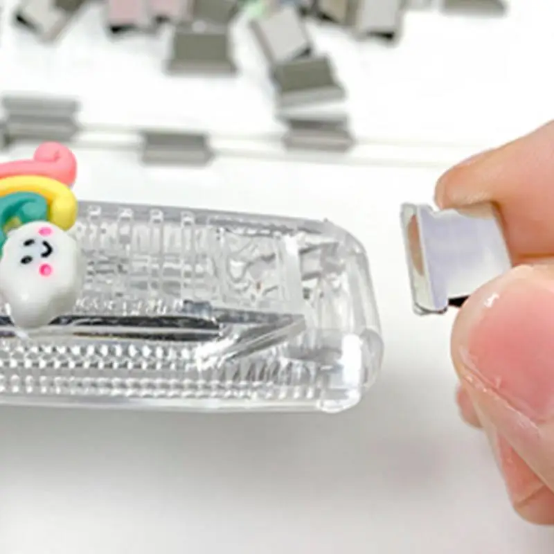 Stapler klip tekan Desktop Mini, penjepit kertas untuk sekolah, dapat digunakan kembali