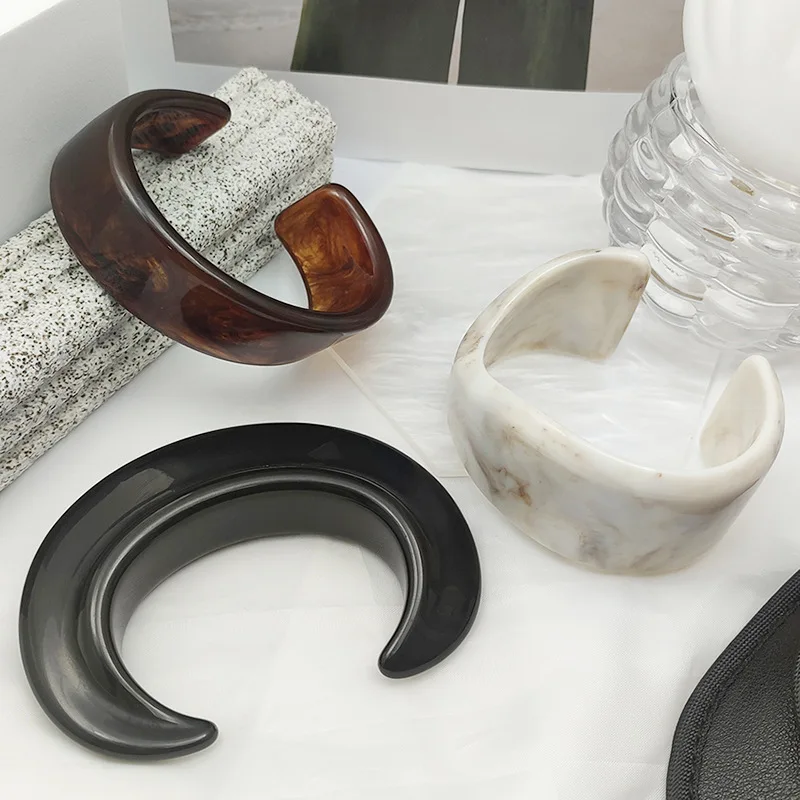 

Russia Style Fashion Casual Style Black Horn Resin Bracelet Opening Acrylic White Marble Pattern Special-shaped Bangle for Women