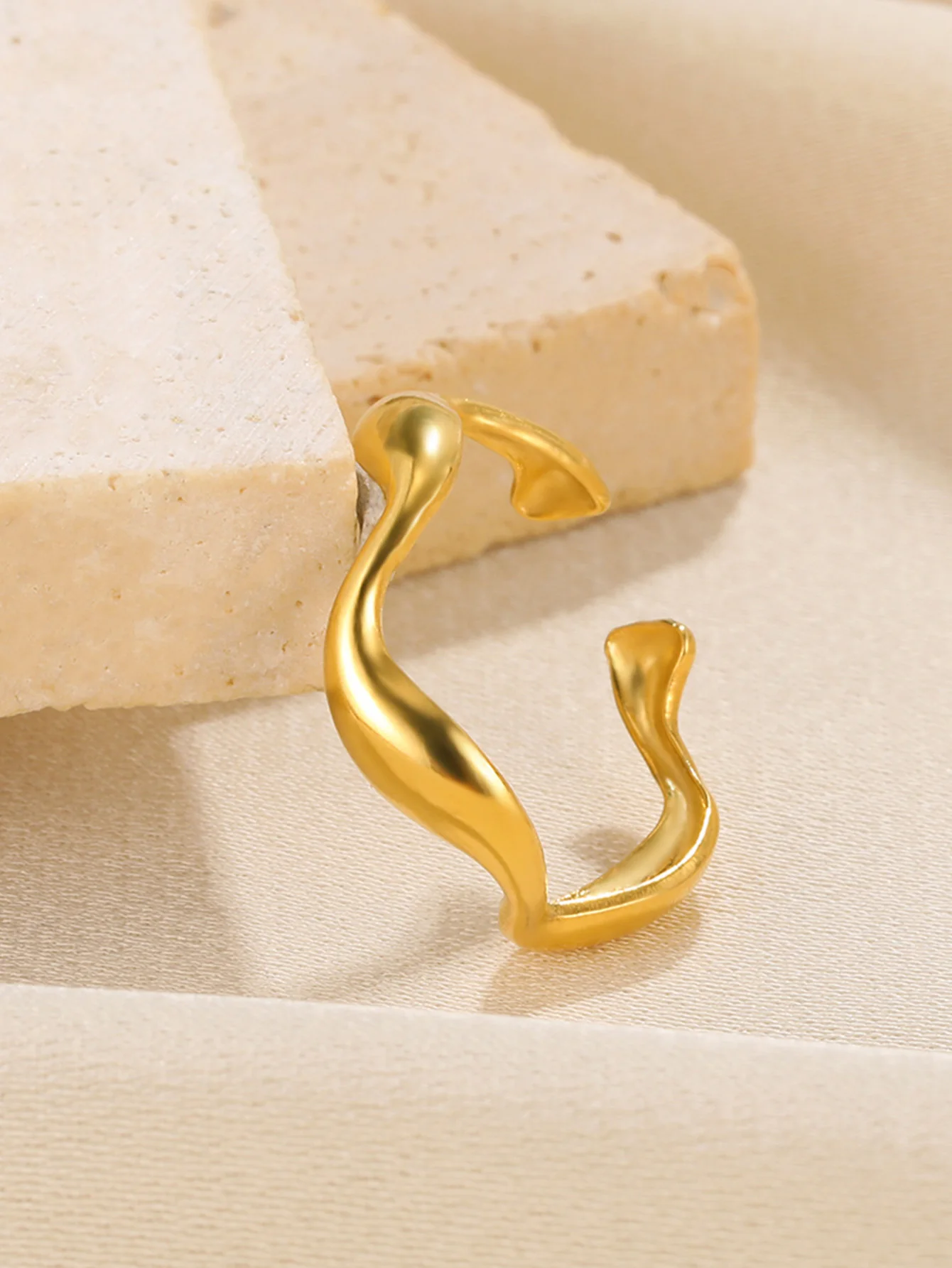 Creative Wave Shape Stainless Steel Rings For Women Men Open Adjustable Gold Color Finger Rings Wedding Female Jewelry Gift 2024