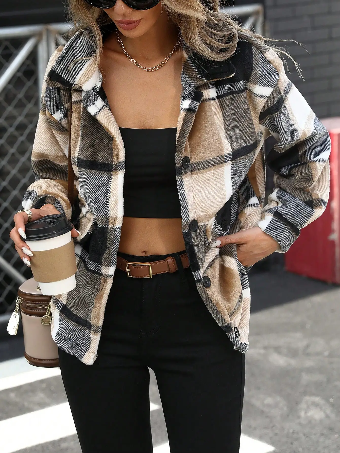 

Женская флисовая куртка в клетку с длинными рукавами на пуговицах для повседневной носки