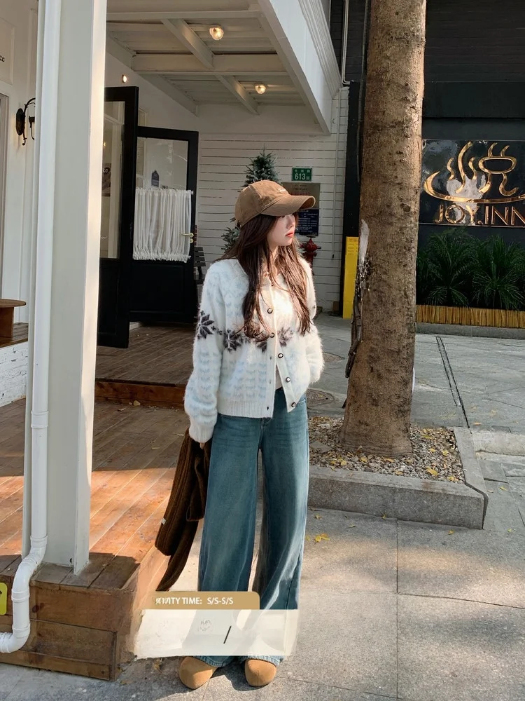 

Soft Winter Design Loose Women's Knitted Sweater Cardigan Comfortable Aosphere Button up Thiened Polyester Wool Blend