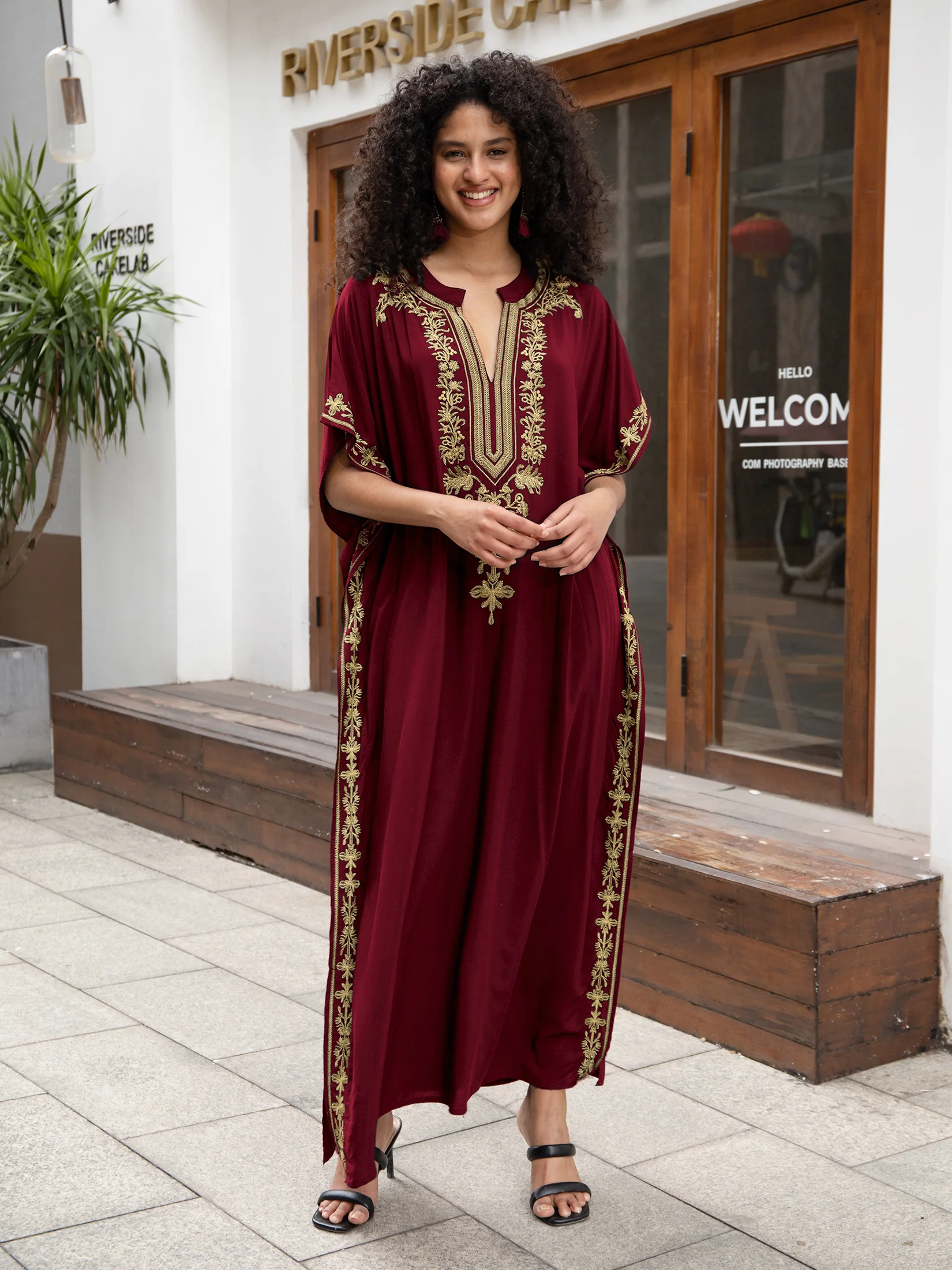 Red Embroidered Sexy V Neck Women Half Sleeve Black Kaftan Robe Long Dress Holiday Relaxed Beach Wear Moo Moo Dresses Q1667