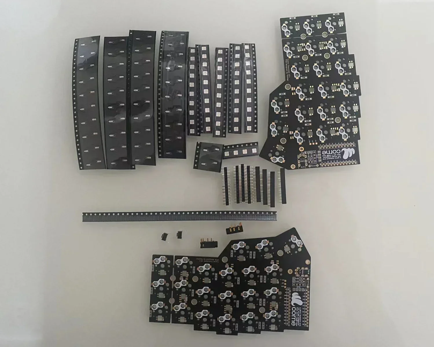 Benutzer definierte cornev 2,1 choc Low-Profile-Split-Tastatur PCB-Kit Materialien Paket drahtlose RGB DIY Horn Split mechanische Tastatur Spiel