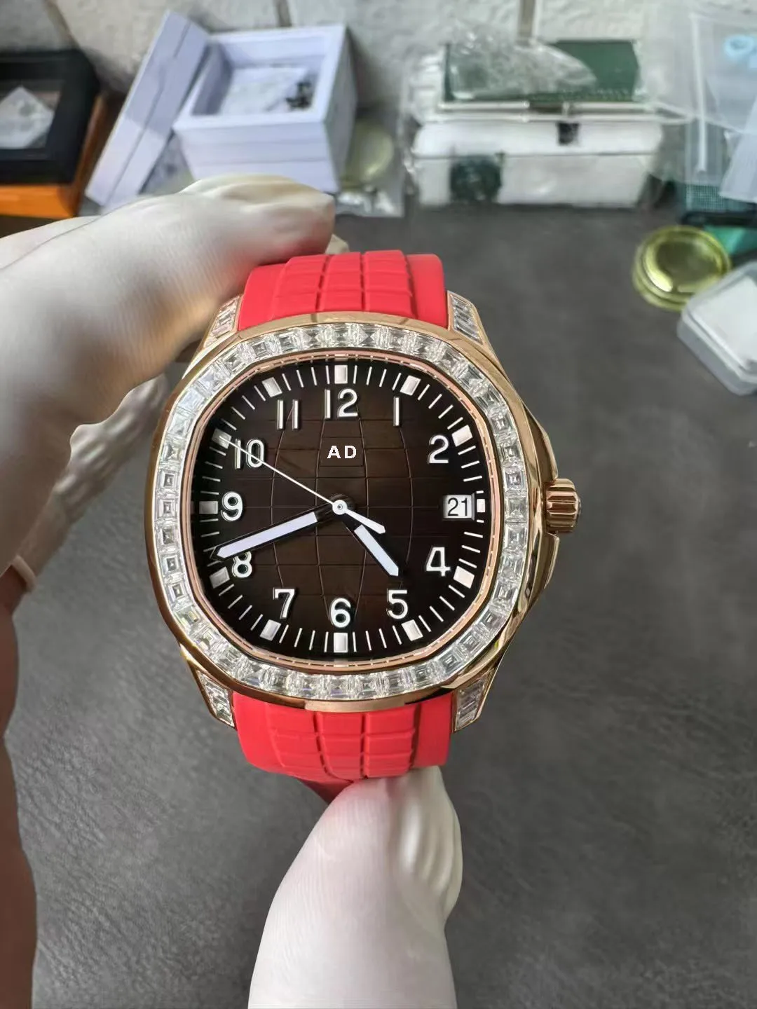 Reloj mecánico Patek Philippe Aquanaut 5167 con diamantes de moissanita y oro rosa 18K: Evaluación detallada y recomendación realista